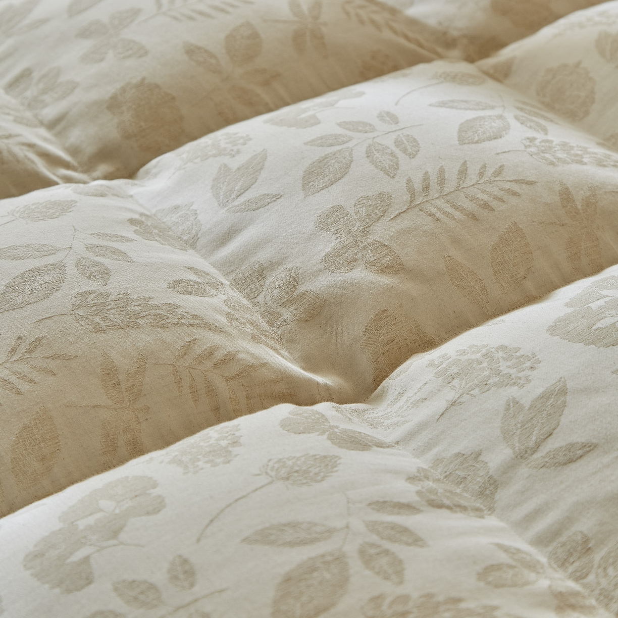 91家纺网 家纺一手货源 找家纺 （总）暖羽屋羽绒馆 2025新款乐町加厚羽毛被子95鹅绒丝被芯羽绒被加厚双人冬被子被芯