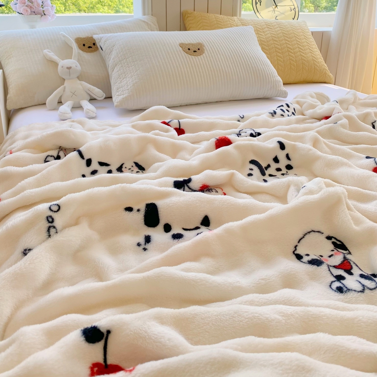 91家纺网 家纺一手货源 找家纺 悦织湾家纺 2025新款炫彩仿兔毛绒泡泡绒牛奶绒法兰绒毛毯休闲毯沙发盖毯跨境外贸出口专供 波点萌狗