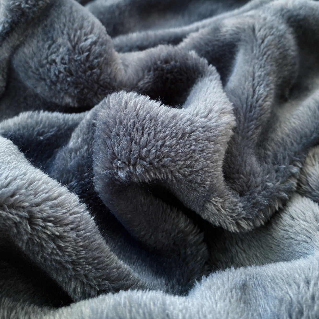 91家纺网 家纺一手货源 找家纺 悦织湾家纺 2025新款炫彩仿兔毛绒泡泡绒牛奶绒法兰绒毛毯休闲毯沙发盖毯跨境外贸出口专供 高级灰