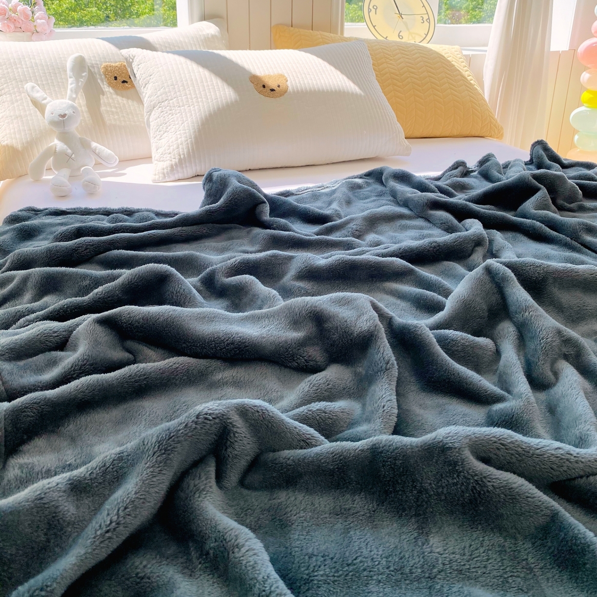 91家纺网 家纺一手货源 找家纺 悦织湾家纺 2025新款炫彩仿兔毛绒泡泡绒牛奶绒法兰绒毛毯休闲毯沙发盖毯跨境外贸出口专供 高级灰