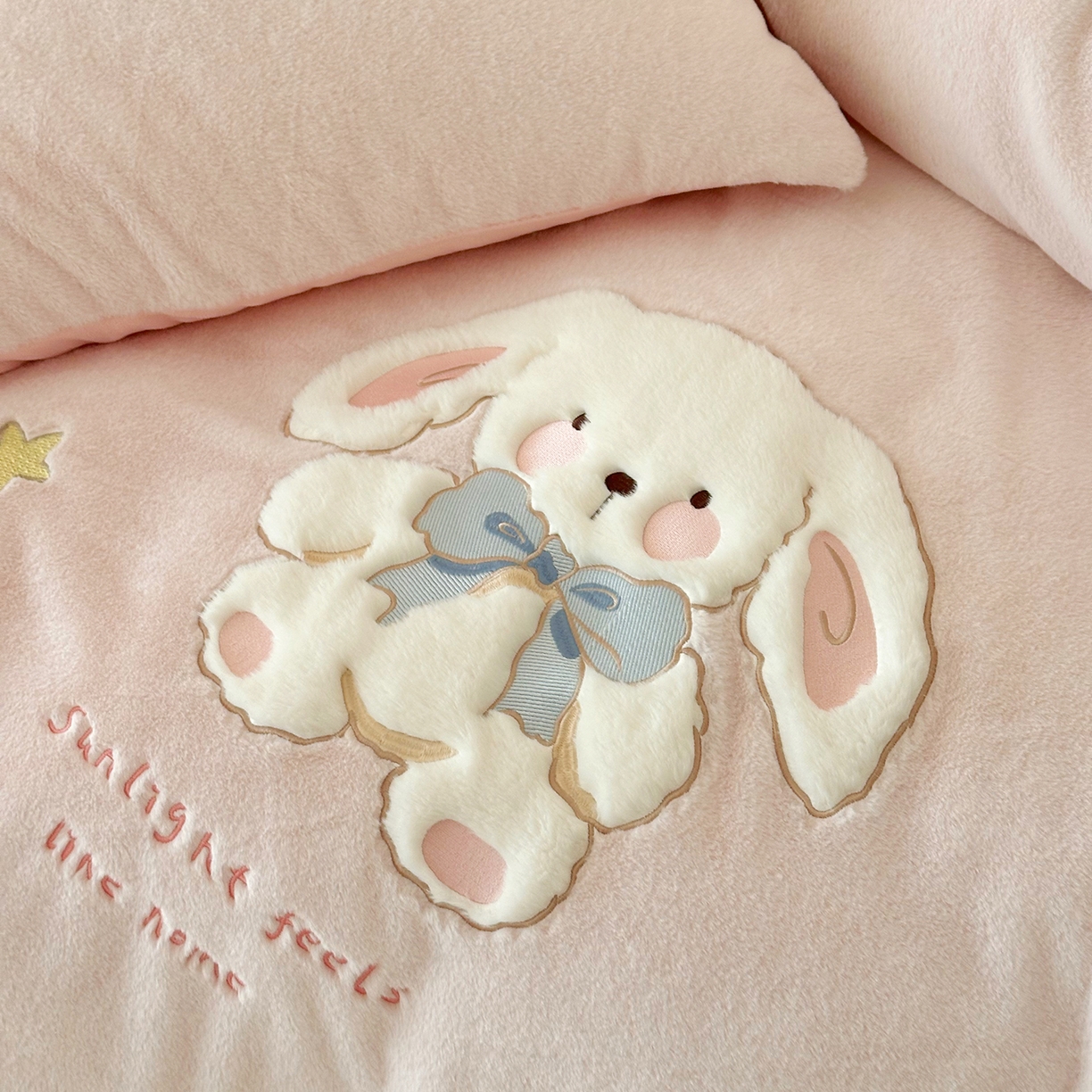 91家纺网 家纺一手货源 找家纺 色鬼布艺高端家居主号 2025新款兔毛绒牛奶绒四件套系列 可爱兔兔