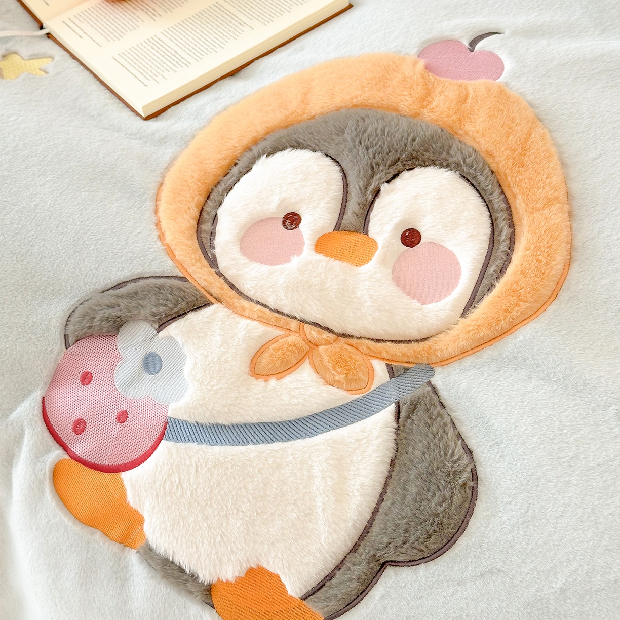 91家纺网 家纺一手货源 找家纺 色鬼布艺高端家居主号 2025新款兔毛绒牛奶绒四件套系列 快乐企鹅