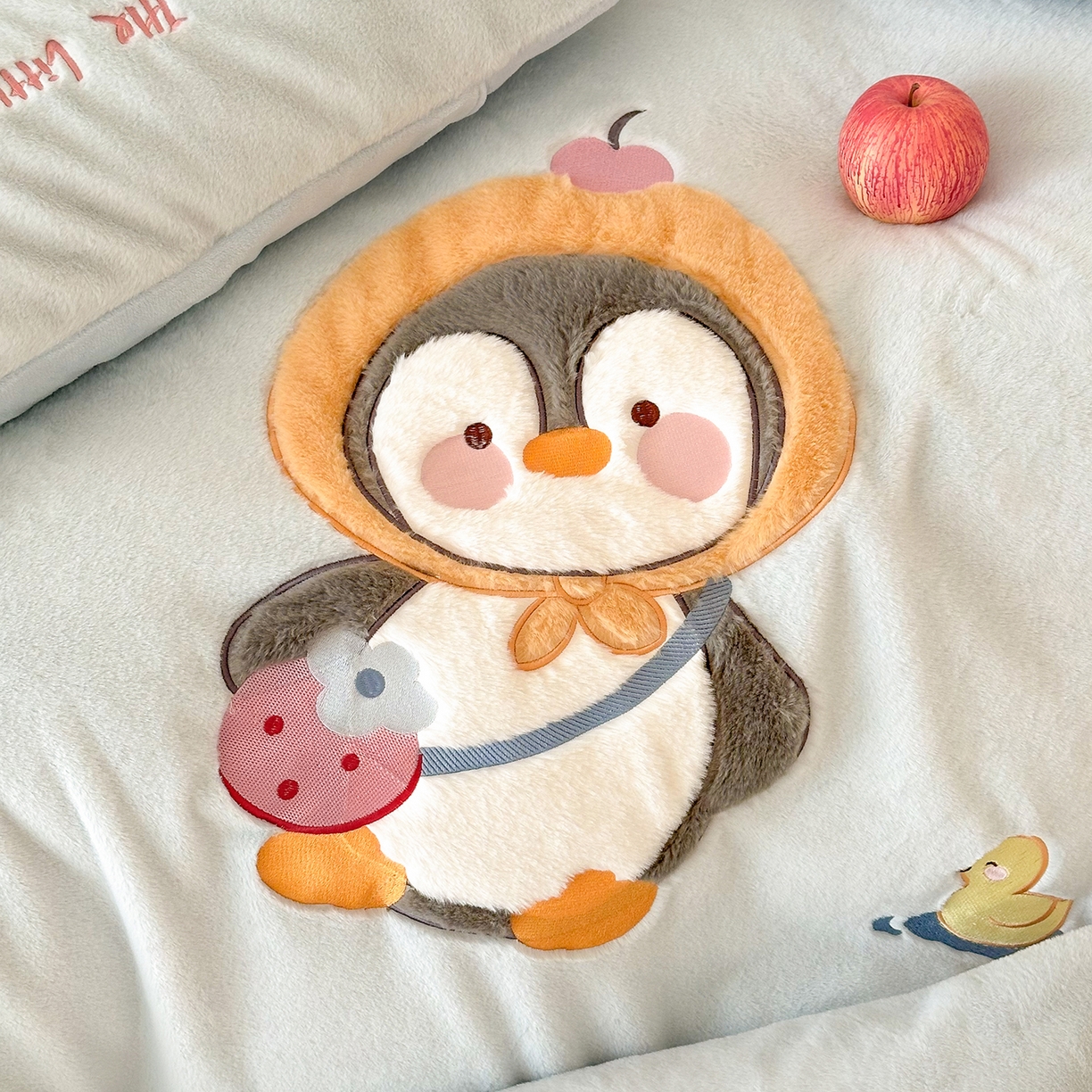 91家纺网 家纺一手货源 找家纺 色鬼布艺高端家居主号 2025新款兔毛绒牛奶绒四件套系列 快乐企鹅