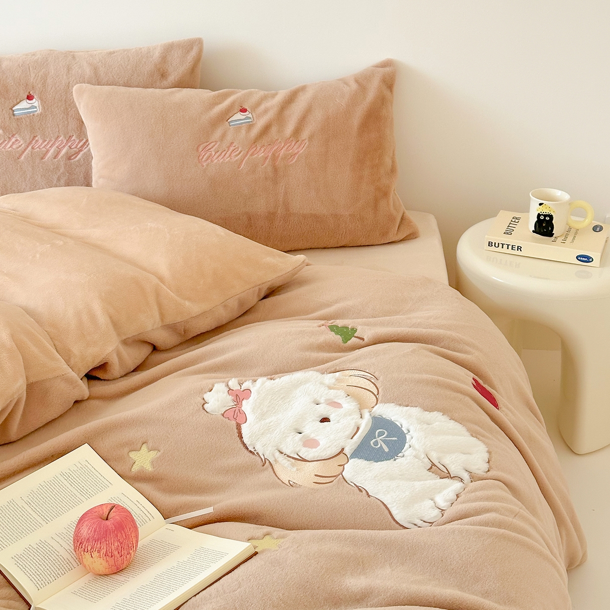 91家纺网 家纺一手货源 找家纺 色鬼布艺高端家居主号 2025新款兔毛绒牛奶绒四件套系列 美拉德狗狗