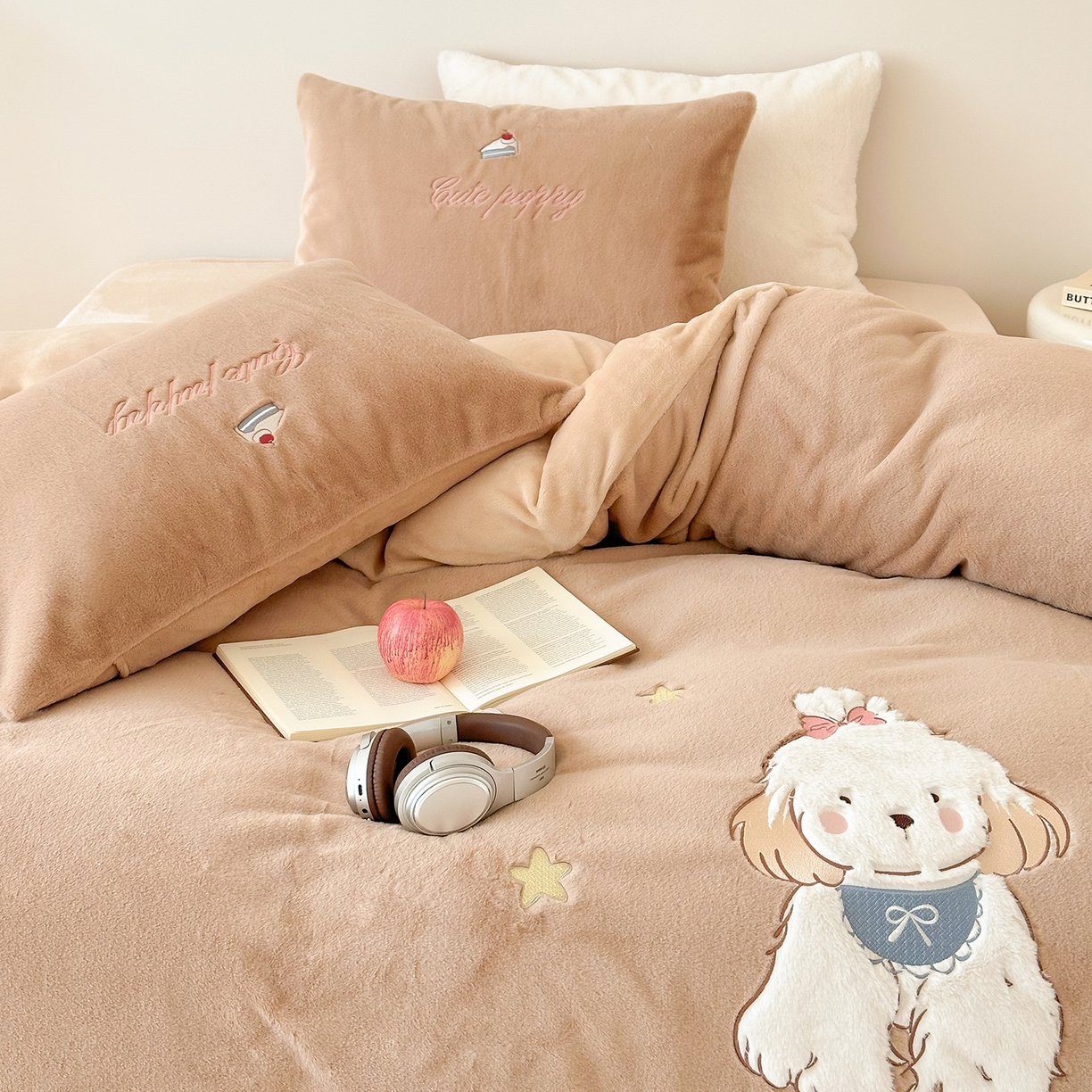 91家纺网 家纺一手货源 找家纺 色鬼布艺高端家居主号 2025新款兔毛绒牛奶绒四件套系列 美拉德狗狗