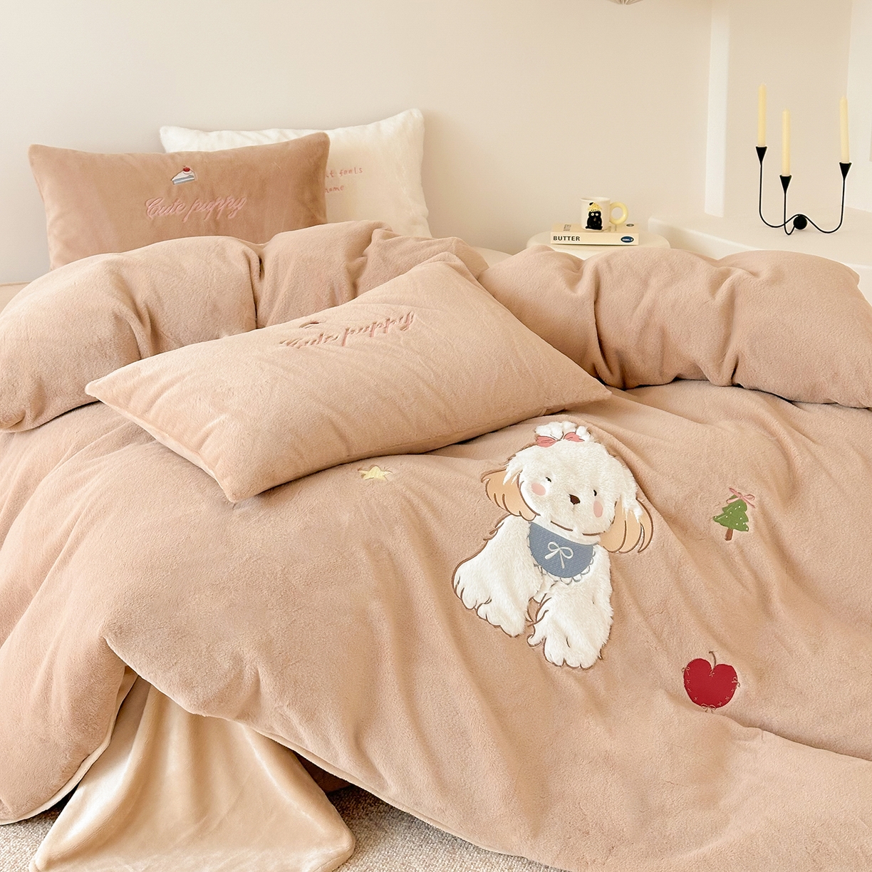 91家纺网 家纺一手货源 找家纺 色鬼布艺高端家居主号 2025新款兔毛绒牛奶绒四件套系列 美拉德狗狗