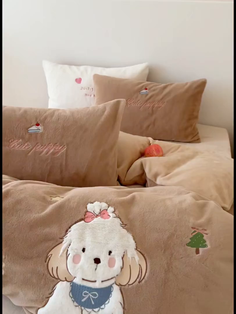 91家纺网 家纺一手货源 找家纺 色鬼布艺高端家居主号 2025新款兔毛绒牛奶绒四件套系列 美拉德狗狗