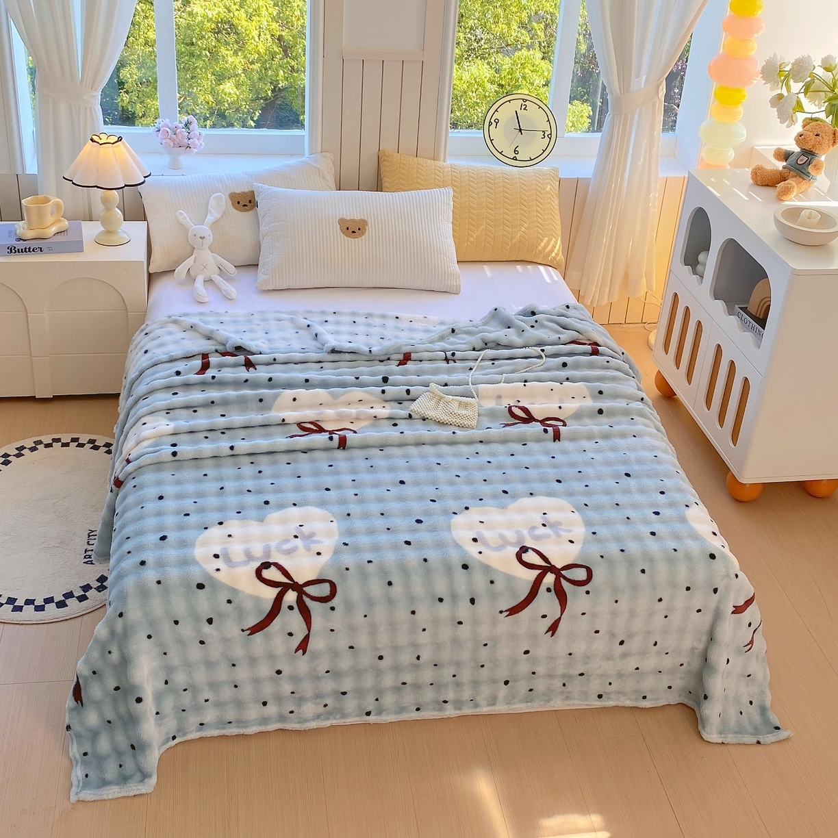 91家纺网 家纺一手货源 找家纺 悦织湾家纺 2025新款炫彩仿兔毛绒泡泡绒牛奶绒法兰绒毛毯休闲毯沙发盖毯跨境外贸出口专供 蓝底爱心结