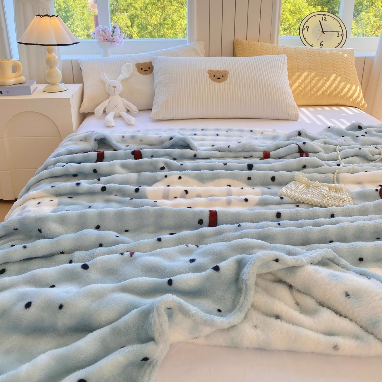 91家纺网 家纺一手货源 找家纺 悦织湾家纺 2025新款炫彩仿兔毛绒泡泡绒牛奶绒法兰绒毛毯休闲毯沙发盖毯跨境外贸出口专供 蓝底爱心结