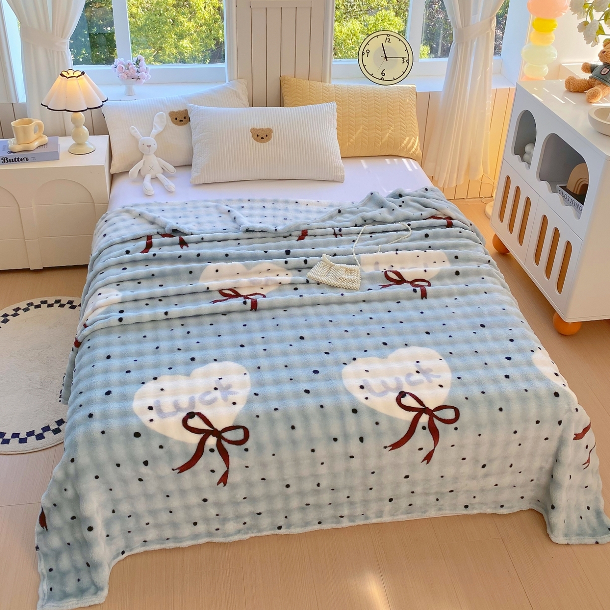 91家纺网 家纺一手货源 找家纺 悦织湾家纺 2025新款炫彩仿兔毛绒泡泡绒牛奶绒法兰绒毛毯休闲毯沙发盖毯跨境外贸出口专供 蓝底爱心结