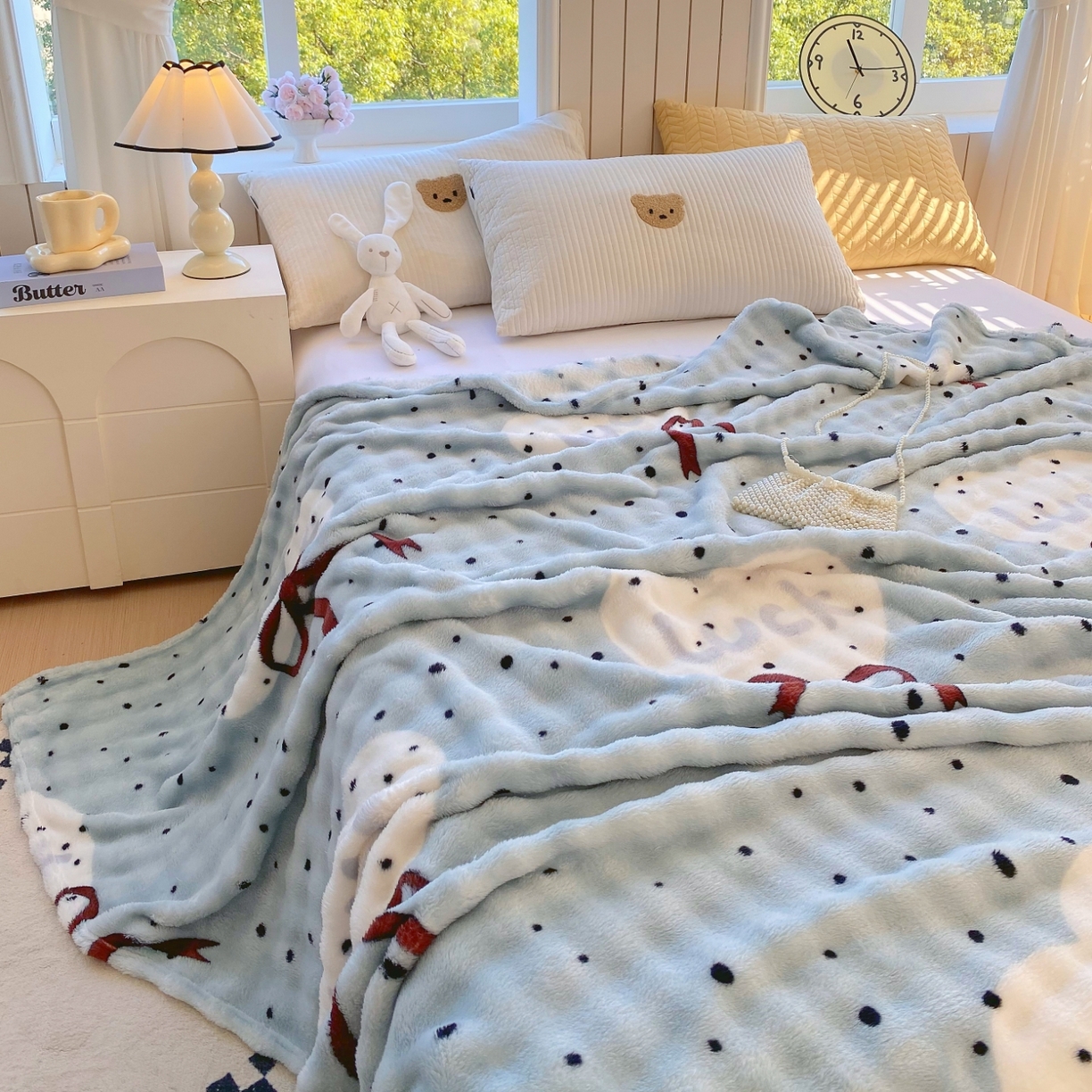 91家纺网 家纺一手货源 找家纺 悦织湾家纺 2025新款炫彩仿兔毛绒泡泡绒牛奶绒法兰绒毛毯休闲毯沙发盖毯跨境外贸出口专供 蓝底爱心结