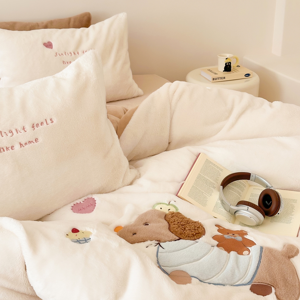 91家纺网 家纺一手货源 找家纺 色鬼布艺高端家居主号 2025新款兔毛绒牛奶绒四件套系列 熊熊腊肠狗