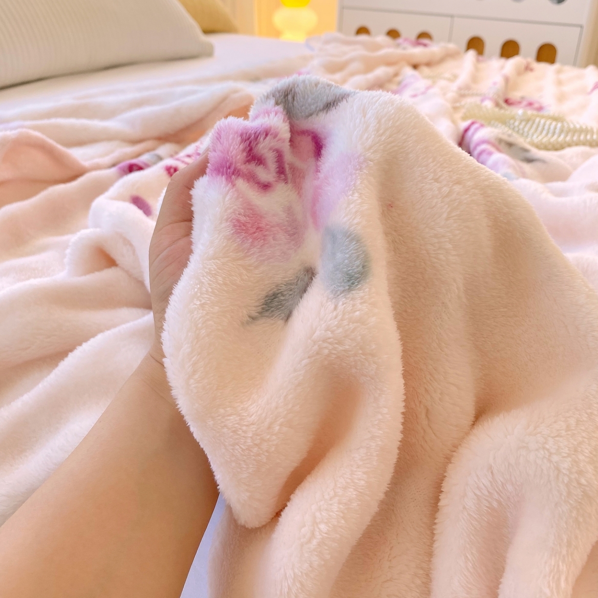 91家纺网 家纺一手货源 找家纺 悦织湾家纺 2025新款炫彩仿兔毛绒泡泡绒牛奶绒法兰绒毛毯休闲毯沙发盖毯跨境外贸出口专供 玫瑰情缘