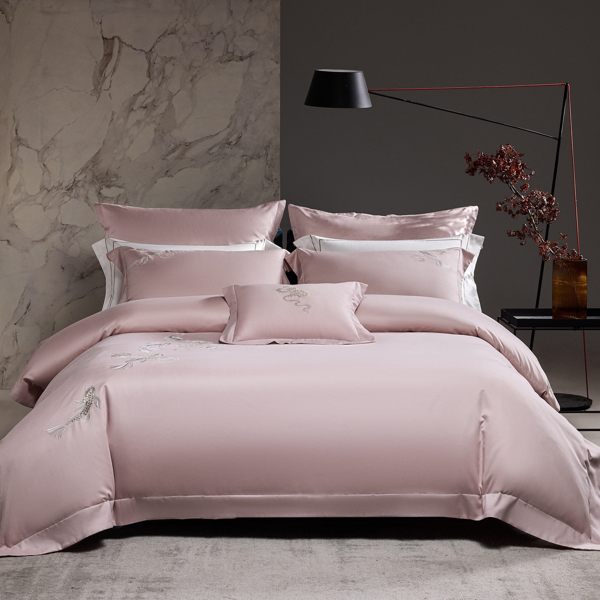 91家纺网 家纺一手货源 找家纺 淼铭家纺 2025秋冬新款新中式天丝棉磨毛刺绣工艺四件套-锦鲤系列 锦鲤-粉