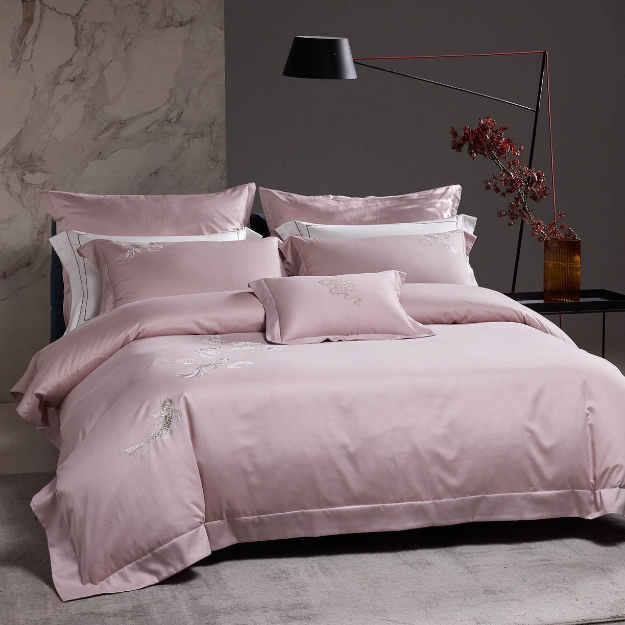 91家纺网 家纺一手货源 找家纺 淼铭家纺 2025秋冬新款新中式天丝棉磨毛刺绣工艺四件套-锦鲤系列 锦鲤-粉