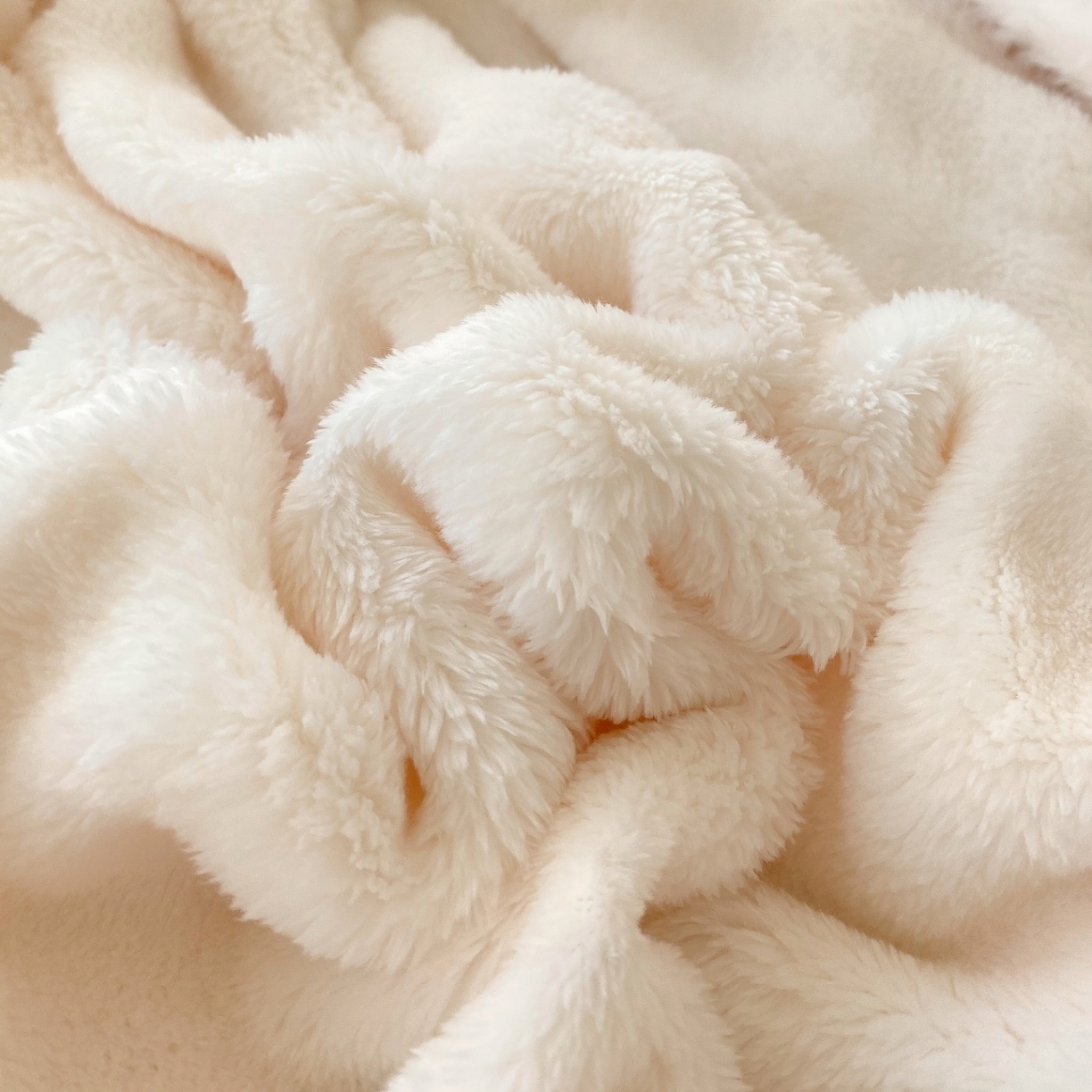 91家纺网 家纺一手货源 找家纺 悦织湾家纺 2025新款炫彩仿兔毛绒泡泡绒牛奶绒法兰绒毛毯休闲毯沙发盖毯跨境外贸出口专供 奶白