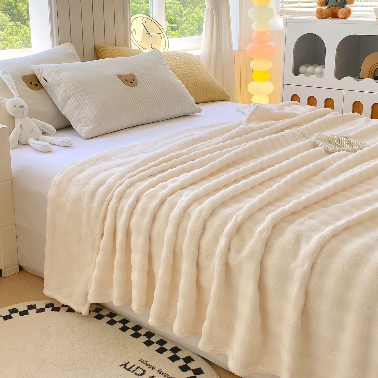 91家纺网 家纺一手货源 找家纺 悦织湾家纺 2025新款炫彩仿兔毛绒泡泡绒牛奶绒法兰绒毛毯休闲毯沙发盖毯跨境外贸出口专供 奶白