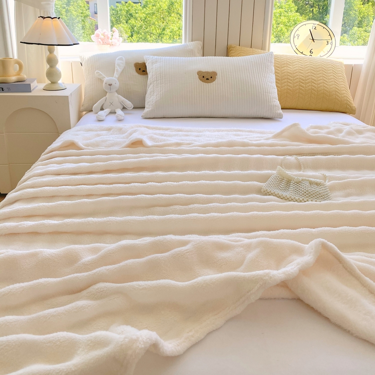 91家纺网 家纺一手货源 找家纺 悦织湾家纺 2025新款炫彩仿兔毛绒泡泡绒牛奶绒法兰绒毛毯休闲毯沙发盖毯跨境外贸出口专供 奶白