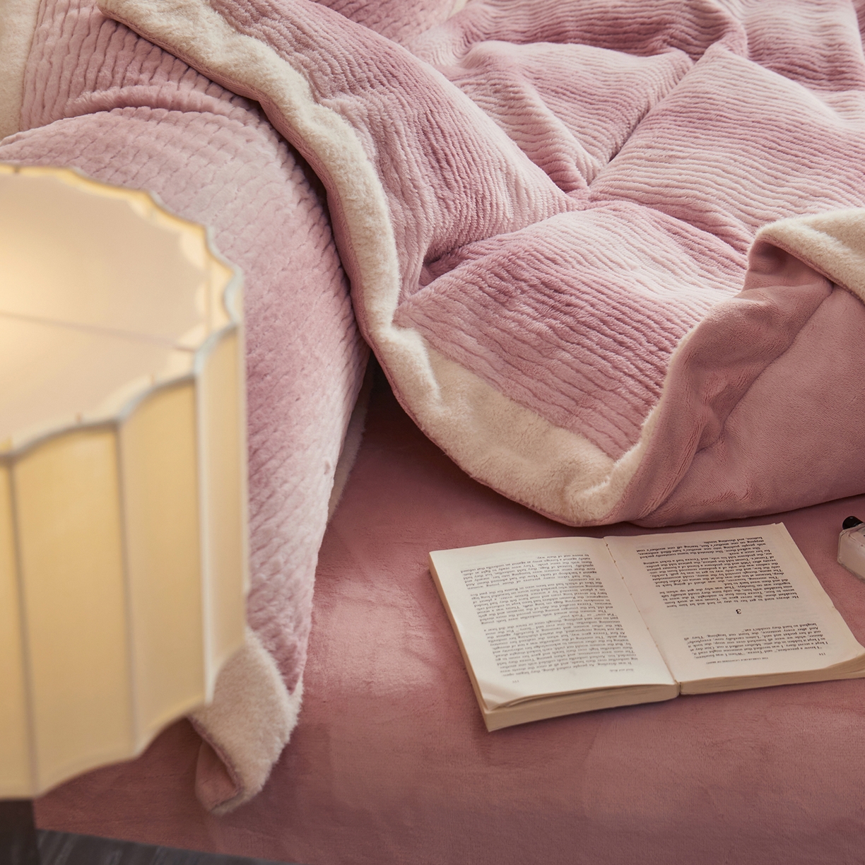 91家纺网 家纺一手货源 找家纺 （总）佳汐蓝家纺 2025新款仿狐绒牛奶绒四件套-柔如系列