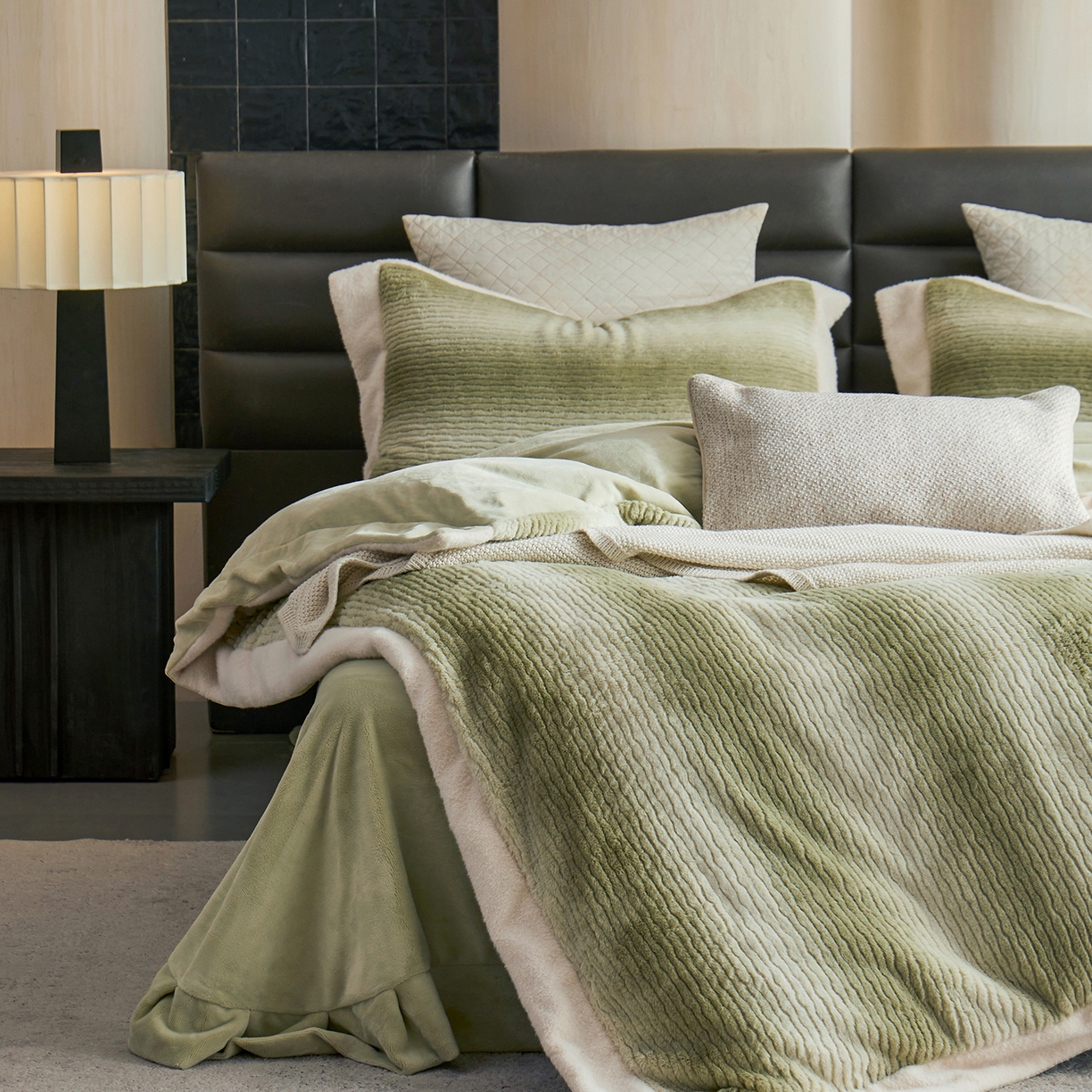 91家纺网 家纺一手货源 找家纺 佳汐蓝家纺 2025新款仿狐绒牛奶绒四件套-柔如系列 千山绿