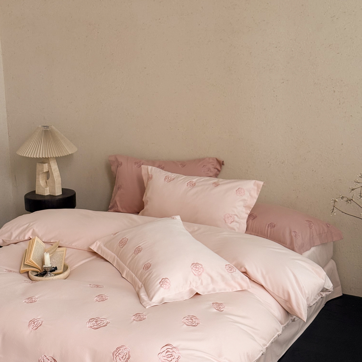 91家纺网 家纺一手货源 找家纺 佳汐蓝家纺 2025新款全棉百支暖绒磨毛四件套-伊瓦尔 伊瓦尔 粉