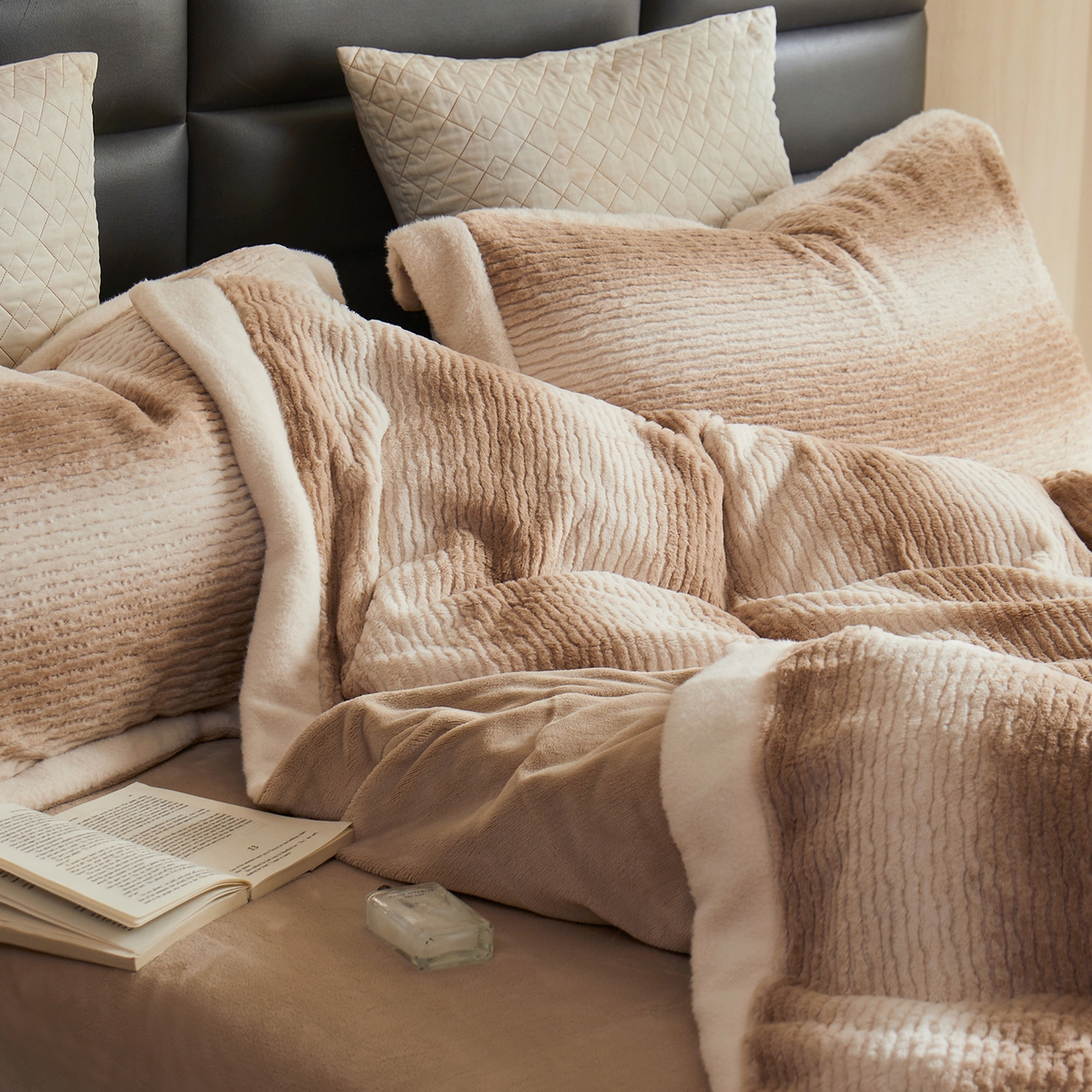 91家纺网 家纺一手货源 找家纺 佳汐蓝家纺 2025新款仿狐绒牛奶绒四件套-柔如系列 梧桐咖