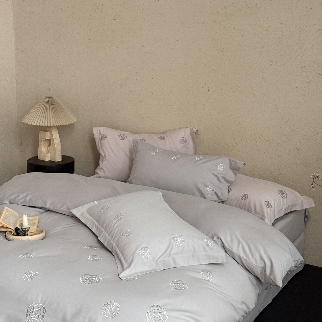 91家纺网 家纺一手货源 找家纺 佳汐蓝家纺 2025新款全棉百支暖绒磨毛四件套-伊瓦尔 伊瓦尔 灰