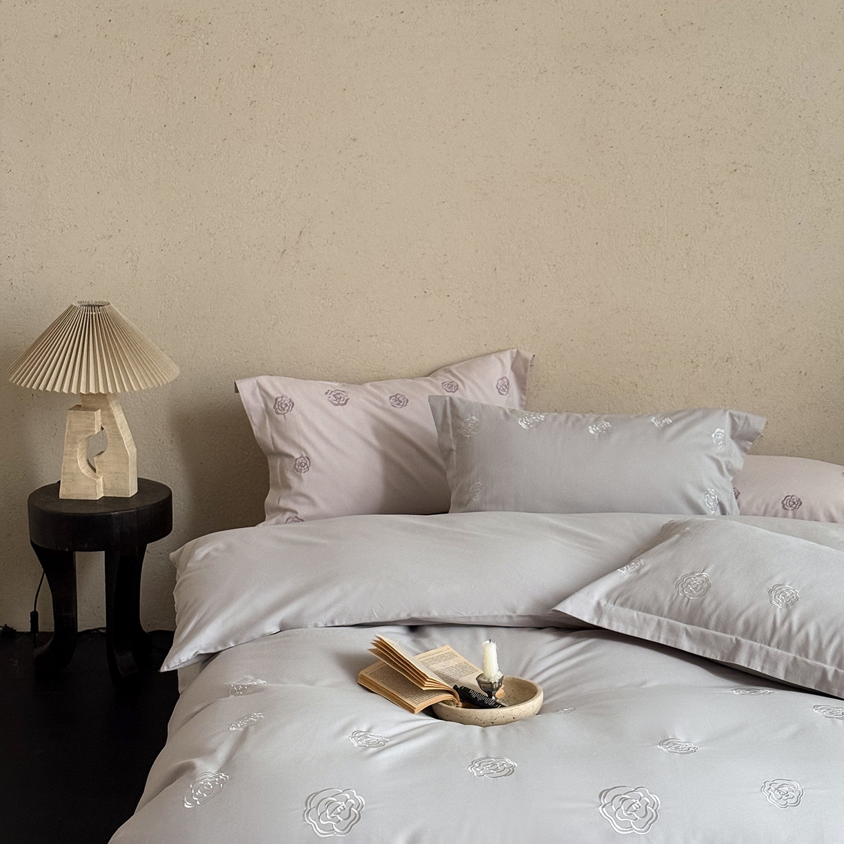 91家纺网 家纺一手货源 找家纺 佳汐蓝家纺 2025新款全棉百支暖绒磨毛四件套-伊瓦尔 伊瓦尔 灰