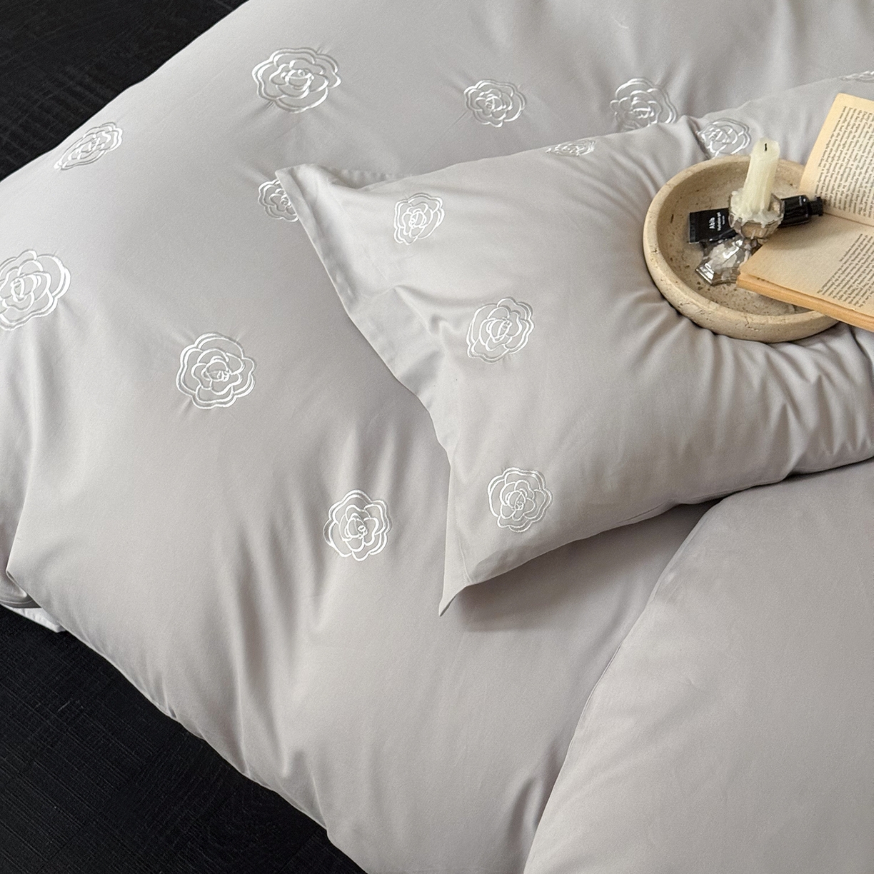 91家纺网 家纺一手货源 找家纺 佳汐蓝家纺 2025新款全棉百支暖绒磨毛四件套-伊瓦尔 伊瓦尔 灰