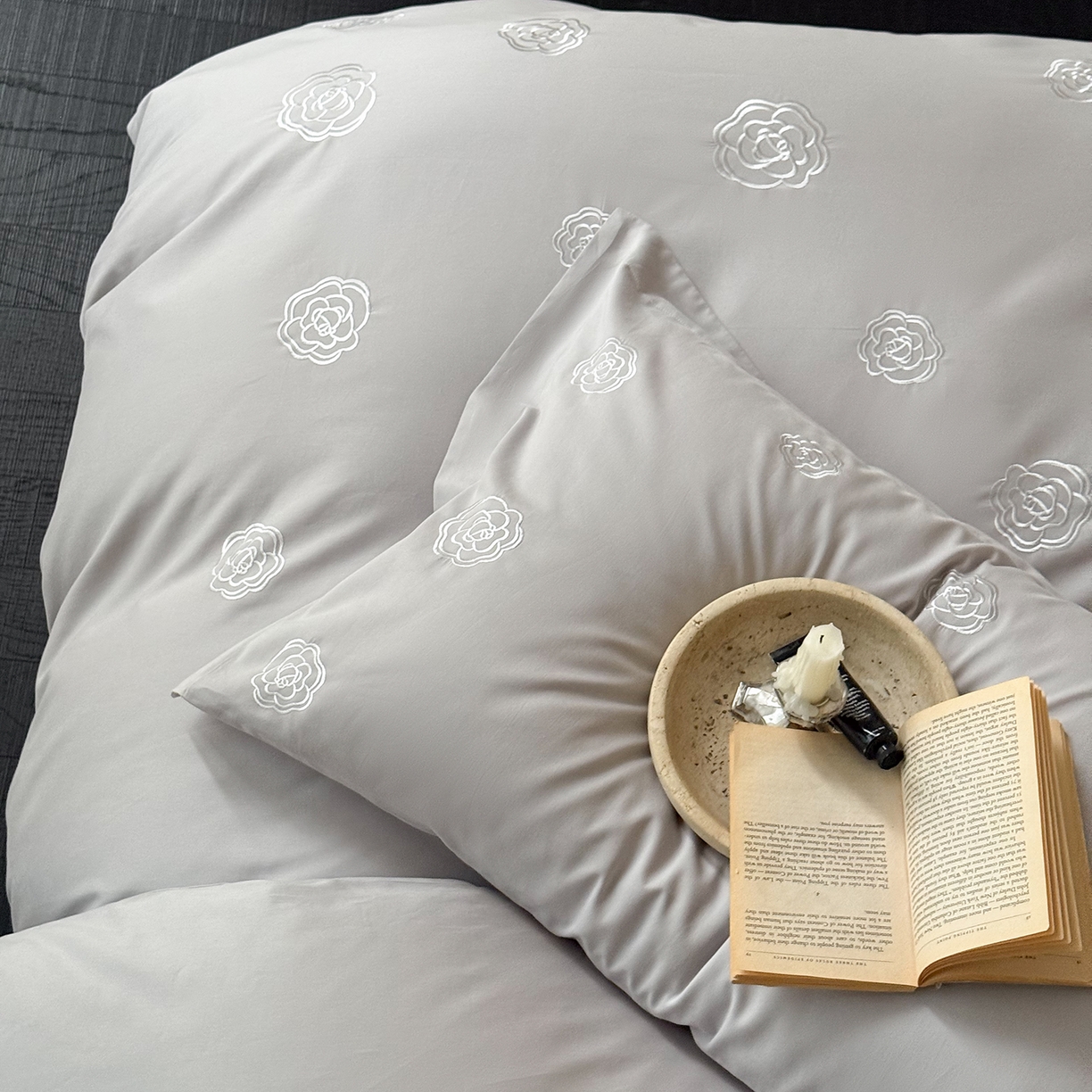 91家纺网 家纺一手货源 找家纺 佳汐蓝家纺 2025新款全棉百支暖绒磨毛四件套-伊瓦尔 伊瓦尔 灰