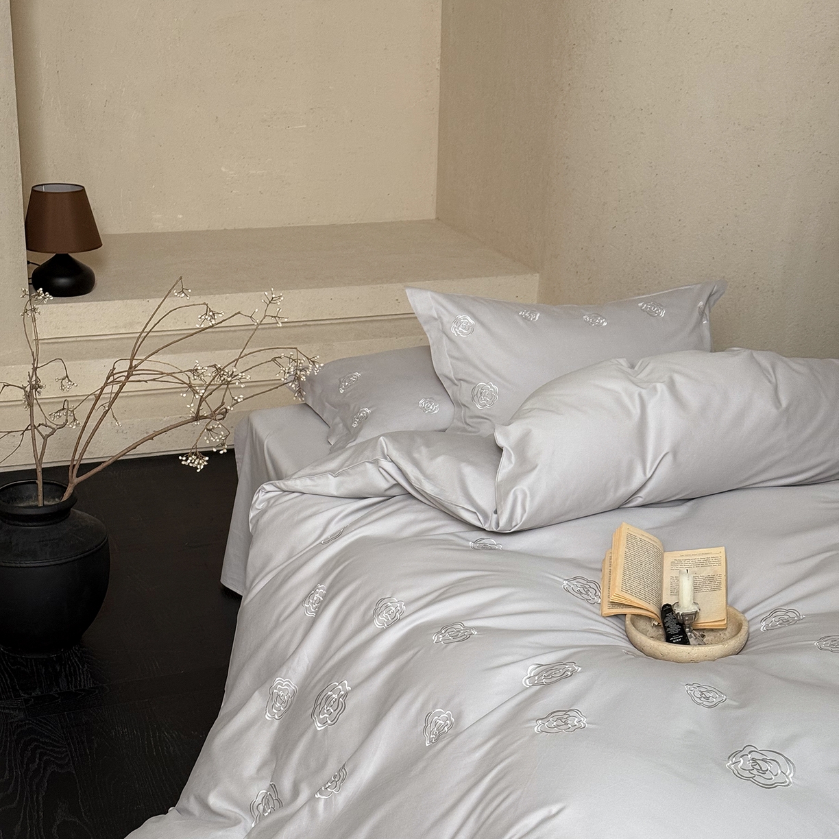 91家纺网 家纺一手货源 找家纺 佳汐蓝家纺 2025新款全棉百支暖绒磨毛四件套-伊瓦尔 伊瓦尔 灰