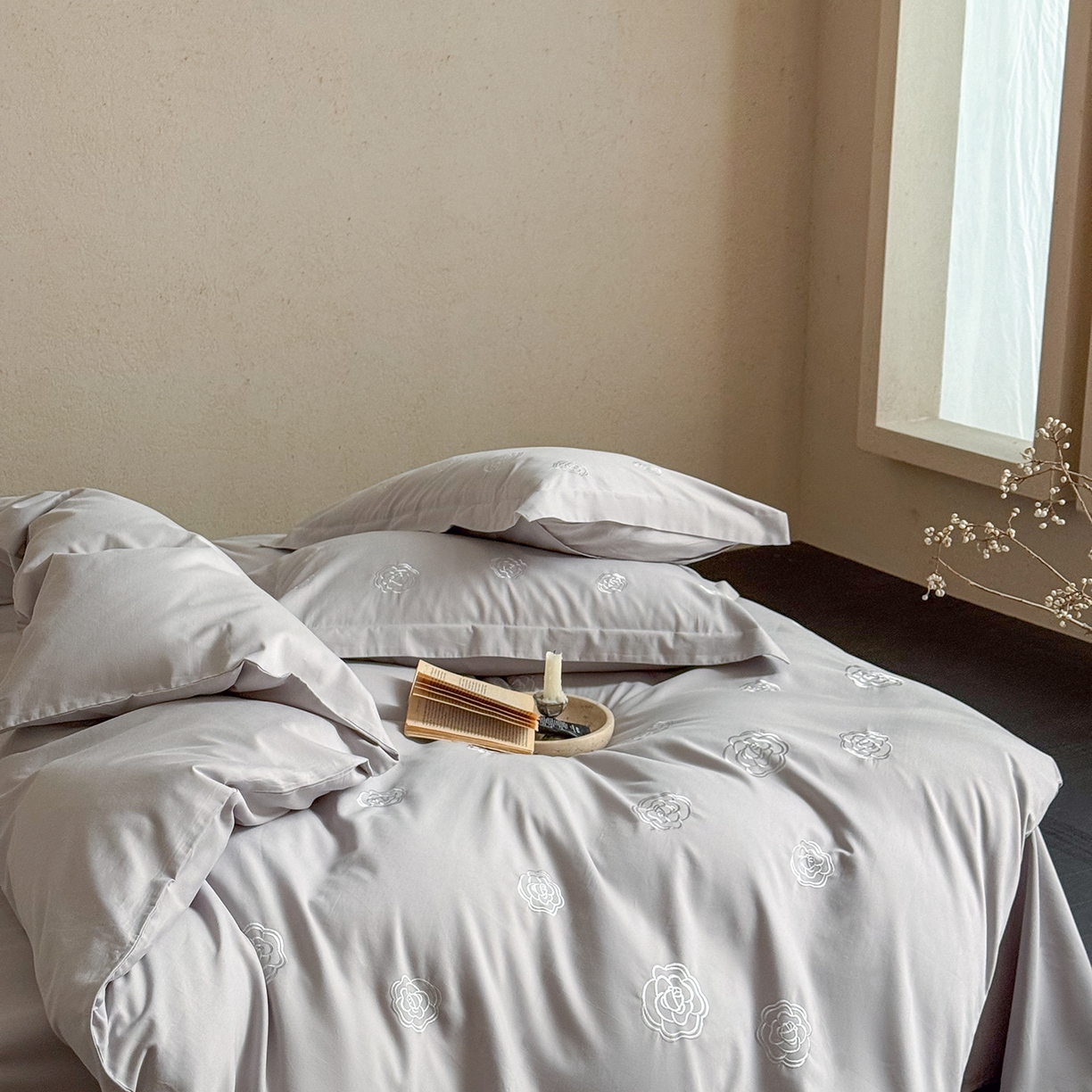 91家纺网 家纺一手货源 找家纺 佳汐蓝家纺 2025新款全棉百支暖绒磨毛四件套-伊瓦尔 伊瓦尔 灰