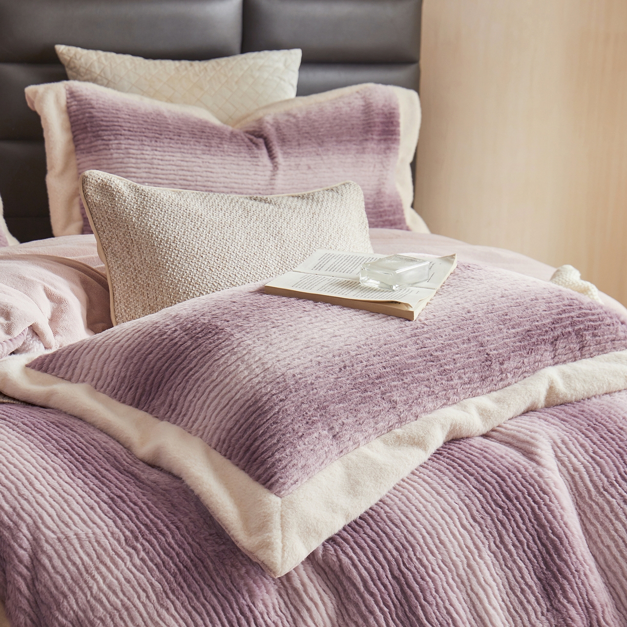 91家纺网 家纺一手货源 找家纺 佳汐蓝家纺 2025新款仿狐绒牛奶绒四件套-柔如系列 霞光紫