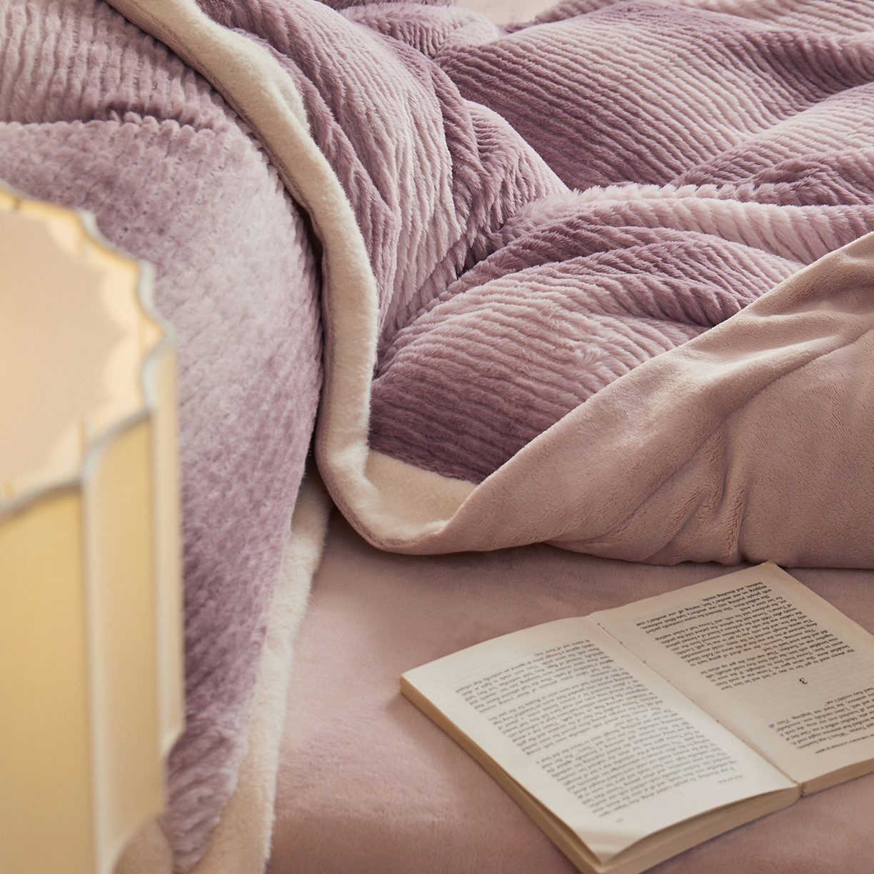 91家纺网 家纺一手货源 找家纺 佳汐蓝家纺 2025新款仿狐绒牛奶绒四件套-柔如系列 霞光紫