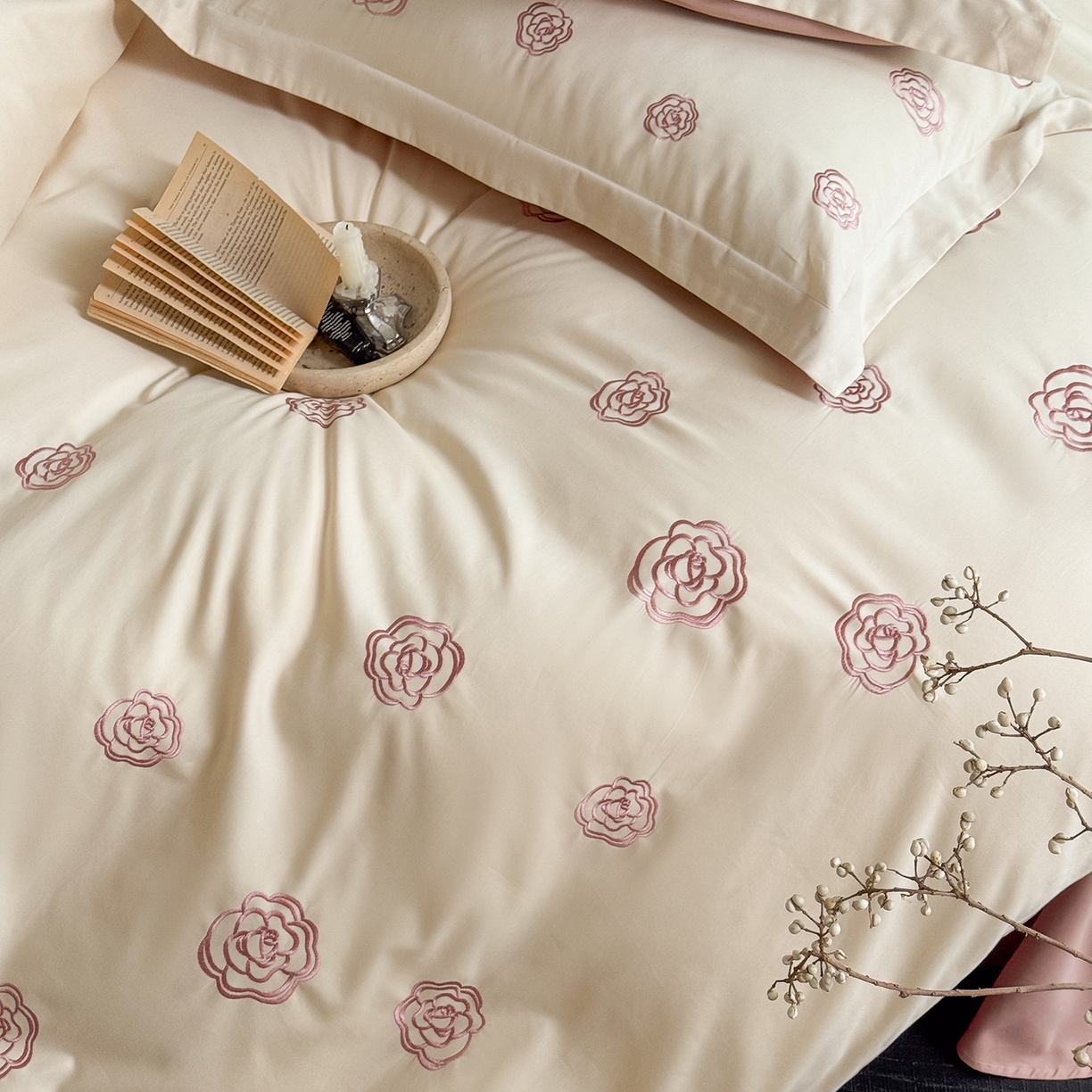 91家纺网 家纺一手货源 找家纺 佳汐蓝家纺 2025新款全棉百支暖绒磨毛四件套-伊瓦尔 伊瓦尔 奶芙浆果