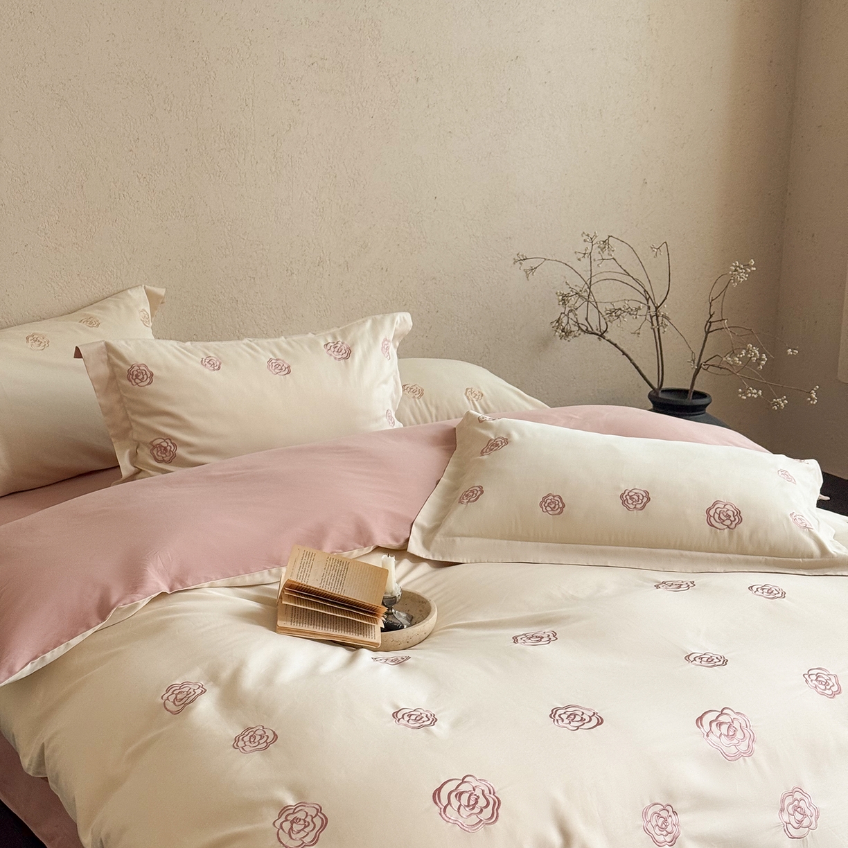 91家纺网 家纺一手货源 找家纺 佳汐蓝家纺 2025新款全棉百支暖绒磨毛四件套-伊瓦尔 伊瓦尔 奶芙浆果