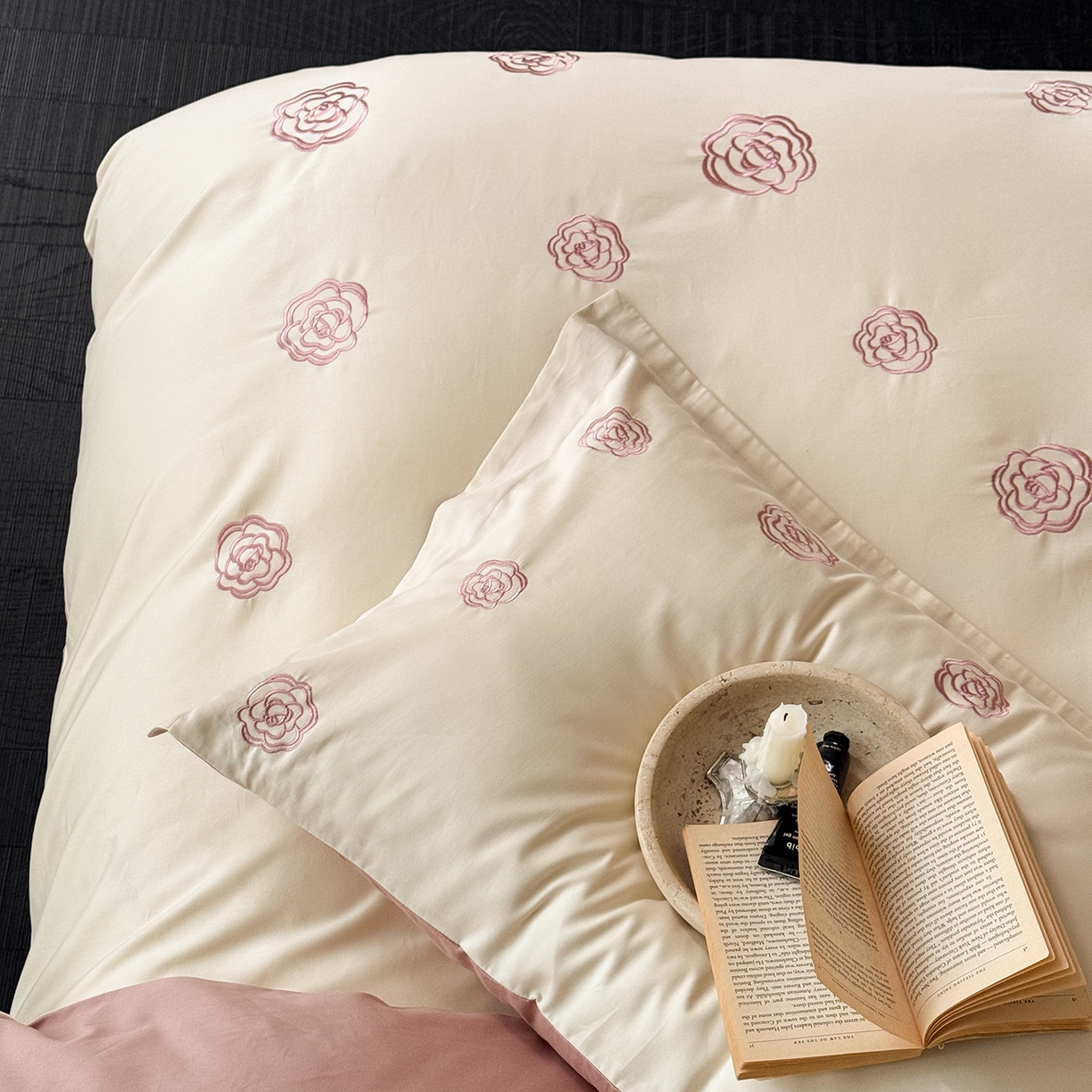 91家纺网 家纺一手货源 找家纺 佳汐蓝家纺 2025新款全棉百支暖绒磨毛四件套-伊瓦尔 伊瓦尔 奶芙浆果