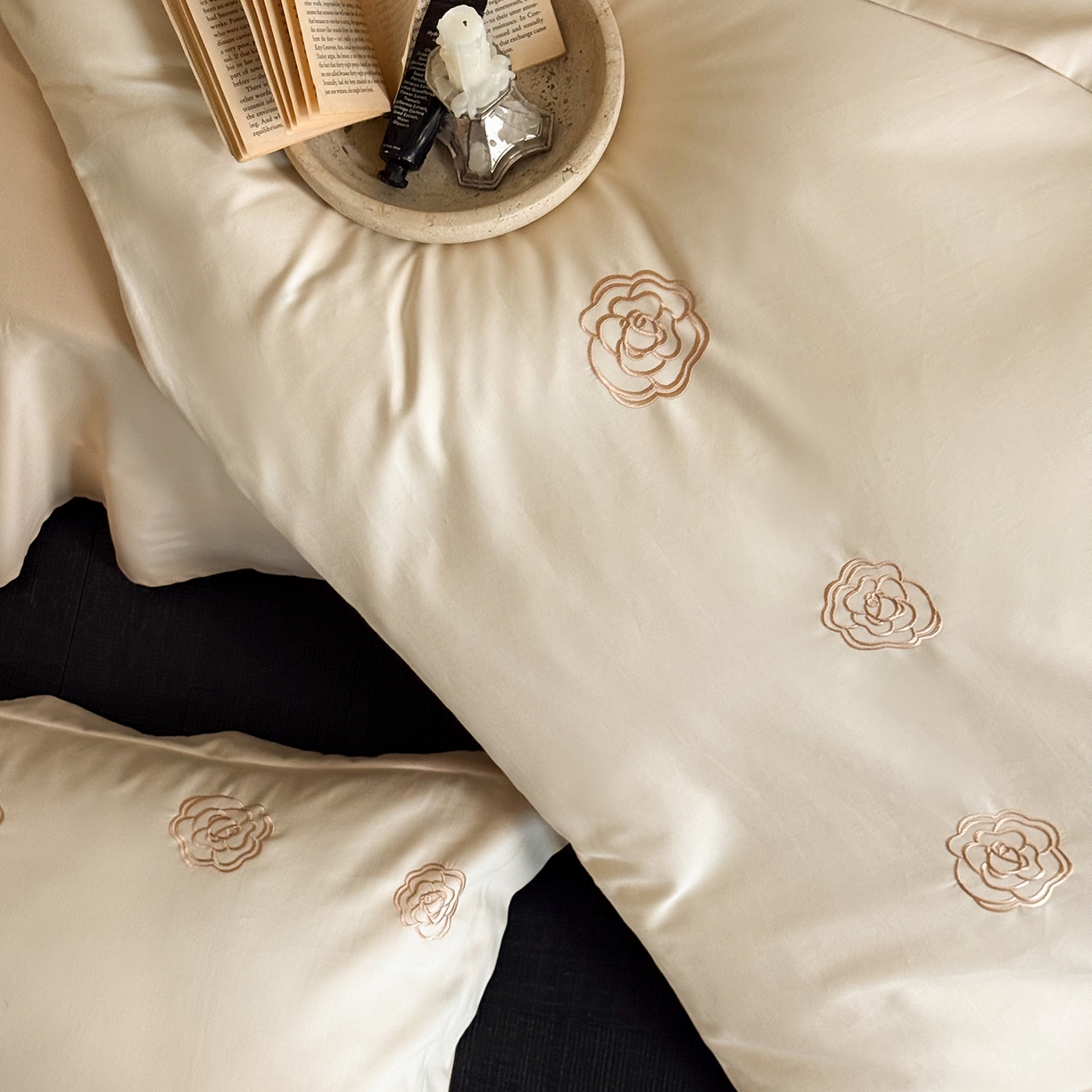 91家纺网 家纺一手货源 找家纺 佳汐蓝家纺 2025新款全棉百支暖绒磨毛四件套-伊瓦尔 伊瓦尔 奶芙卡其