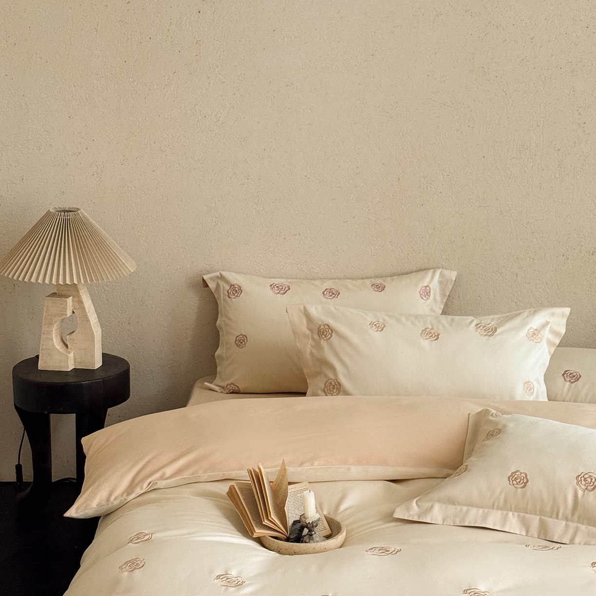 91家纺网 家纺一手货源 找家纺 佳汐蓝家纺 2025新款全棉百支暖绒磨毛四件套-伊瓦尔 伊瓦尔 奶芙卡其