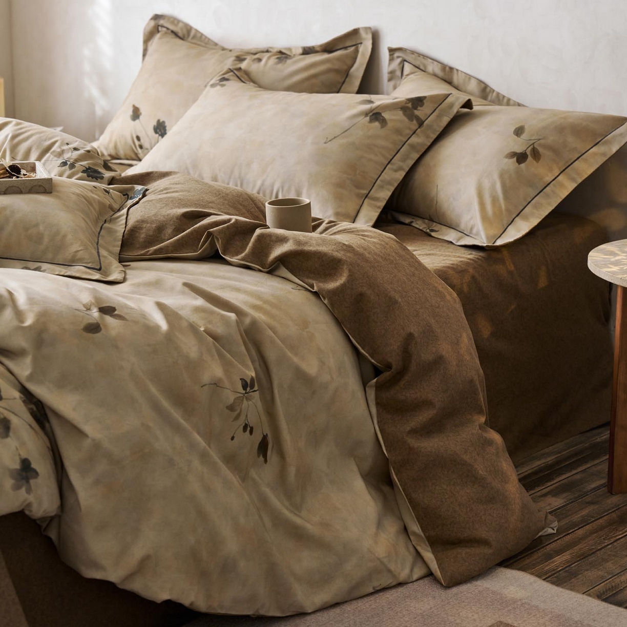 91家纺网 家纺一手货源 找家纺 涵宸家纺 2025新款全棉磨毛印花四件套-奥罗 浅影