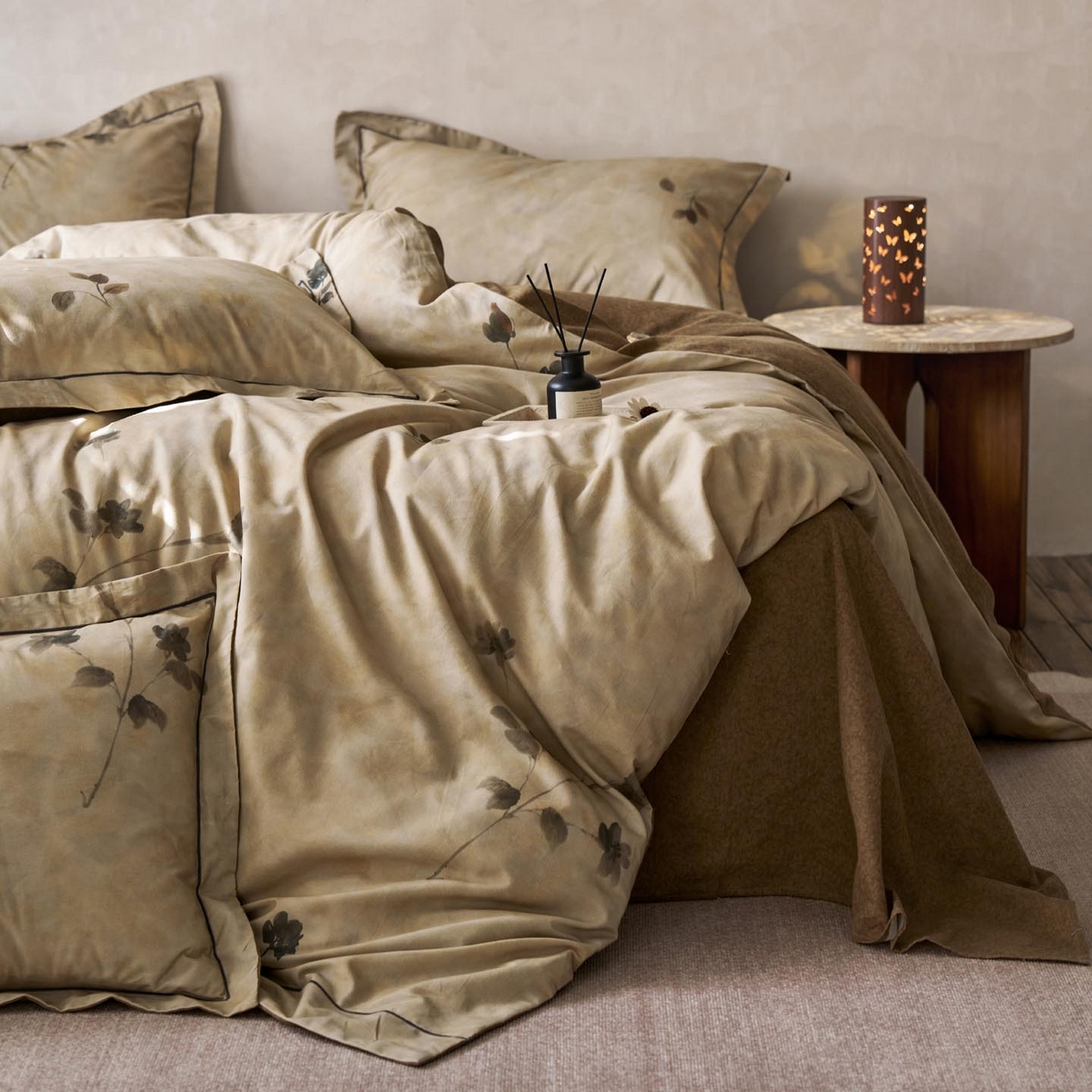 91家纺网 家纺一手货源 找家纺 涵宸家纺 2025新款全棉磨毛印花四件套-奥罗 浅影