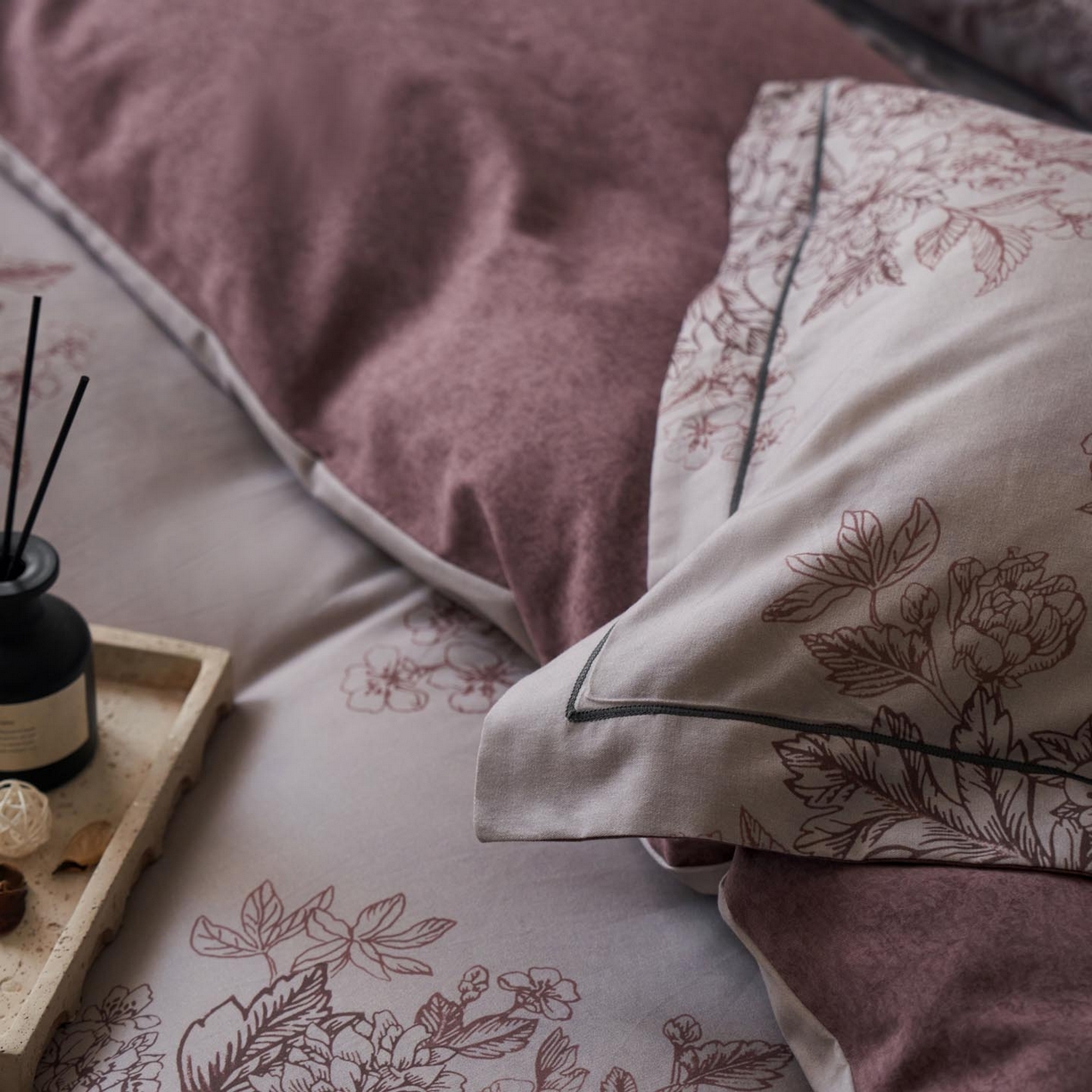 91家纺网 家纺一手货源 找家纺 涵宸家纺 2025新款全棉磨毛印花四件套-奥罗 素居- 胭