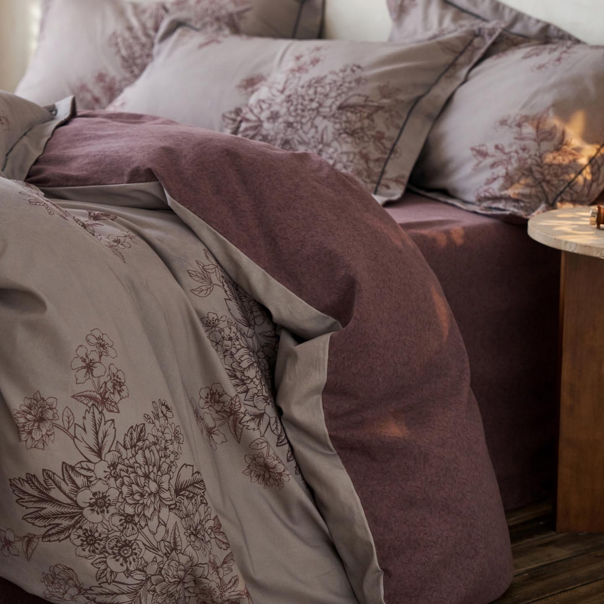 91家纺网 家纺一手货源 找家纺 涵宸家纺 2025新款全棉磨毛印花四件套-奥罗 素居- 胭