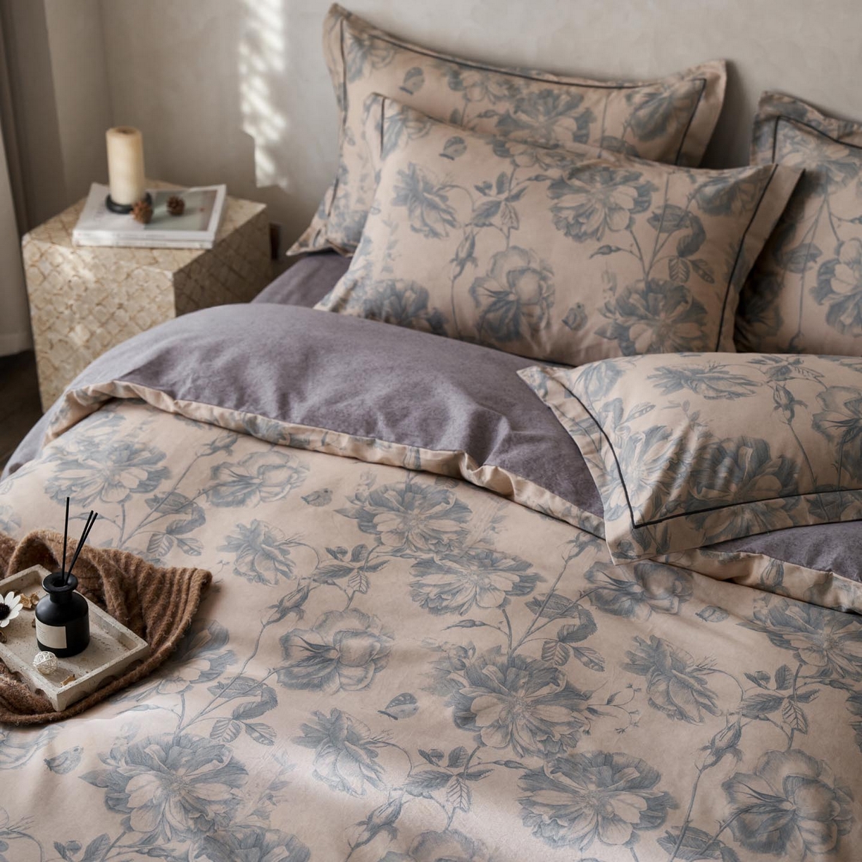 91家纺网 家纺一手货源 找家纺 涵宸家纺 2025新款全棉磨毛印花四件套-奥罗 听风-绿