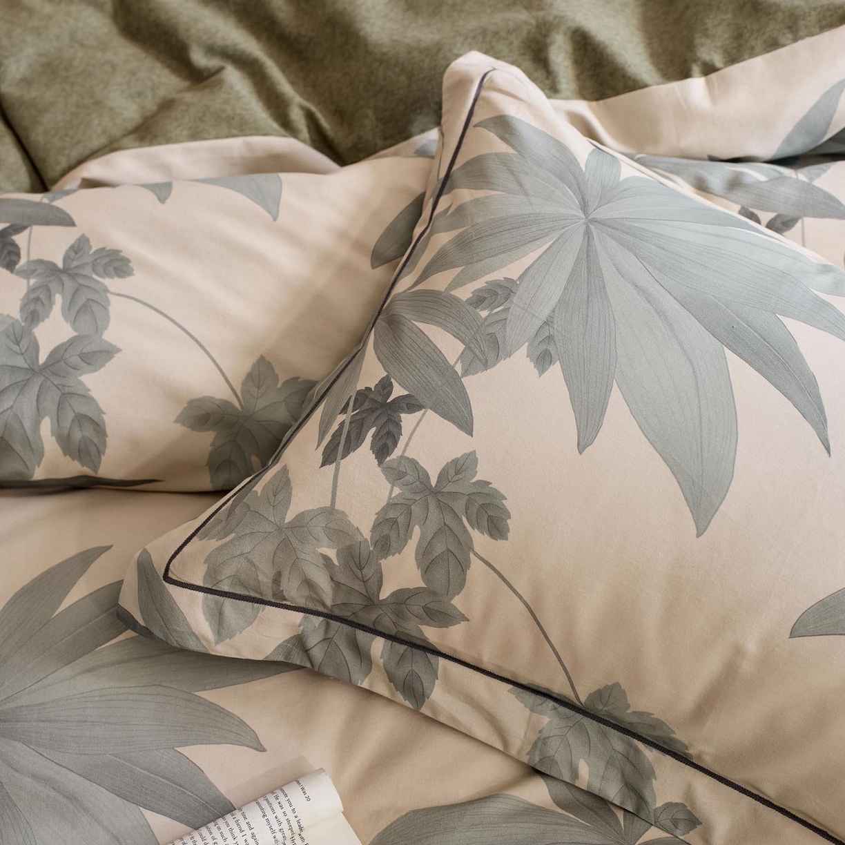 91家纺网 家纺一手货源 找家纺 涵宸家纺 2025新款全棉磨毛印花四件套-奥罗 雨霖