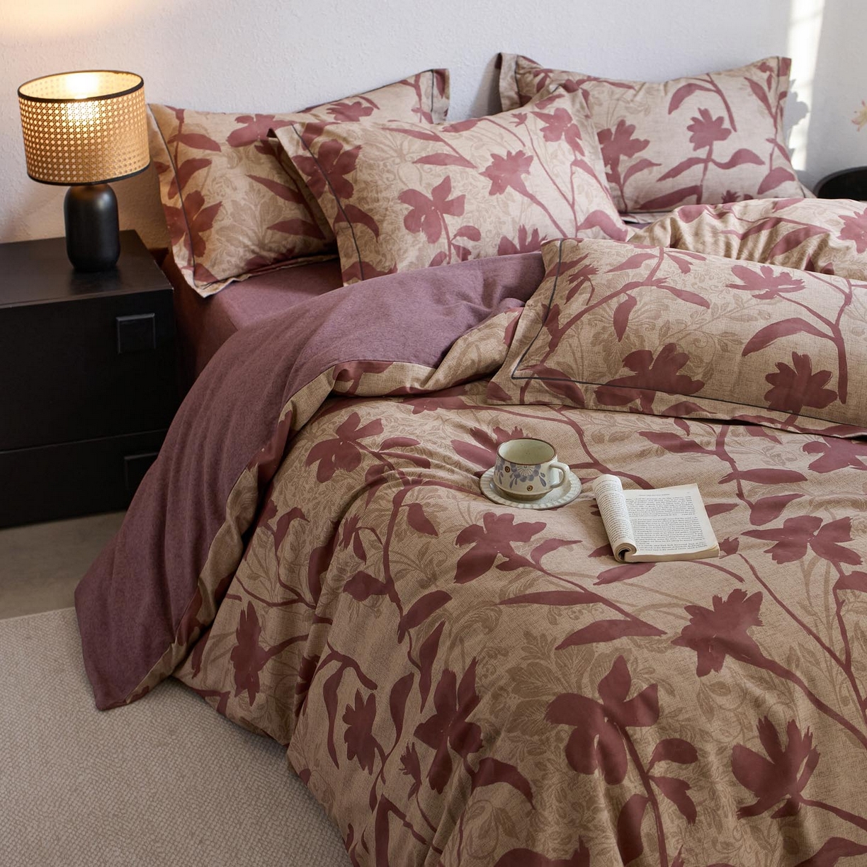 91家纺网 家纺一手货源 找家纺 涵宸家纺 2025新款全棉磨毛印花四件套-奥罗 枝语-红