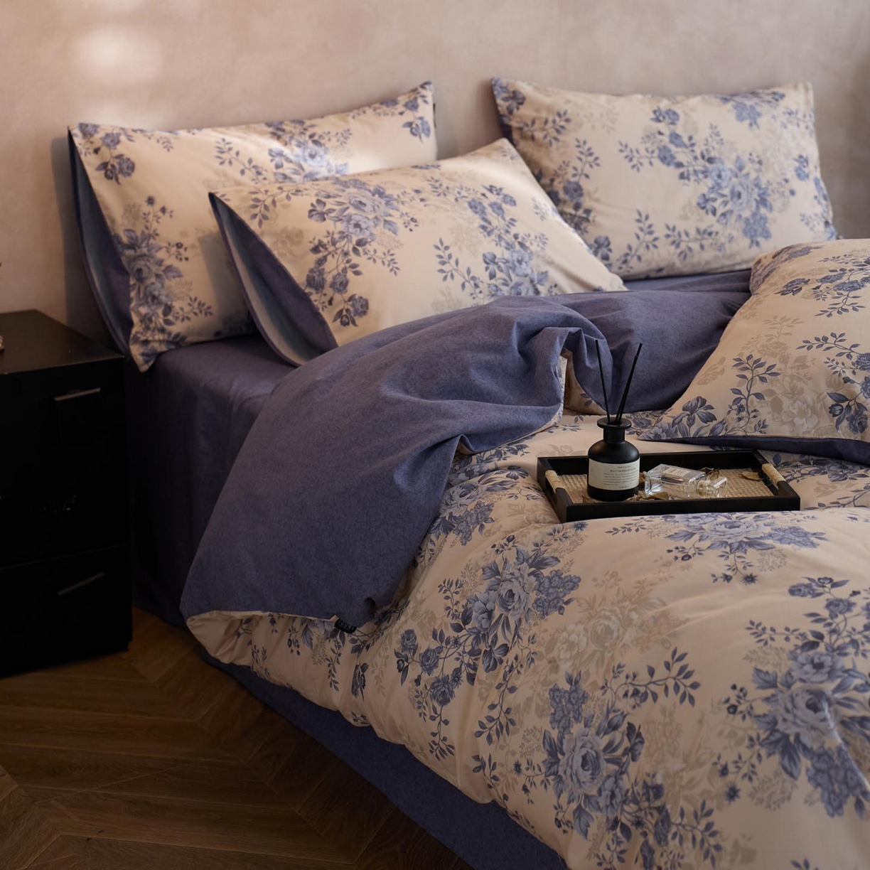 91家纺网 家纺一手货源 找家纺 涵宸家纺 2025新款全棉磨毛印花四件套-御岚 茉净-兰