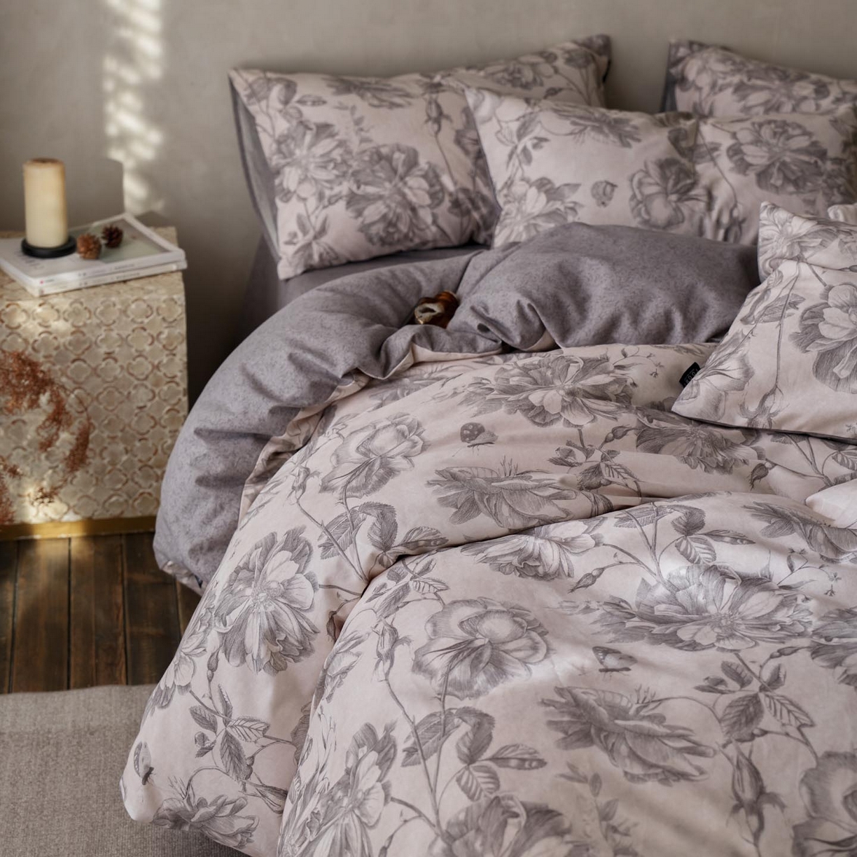 91家纺网 家纺一手货源 找家纺 涵宸家纺 2025新款全棉磨毛印花四件套-御岚 听风-灰