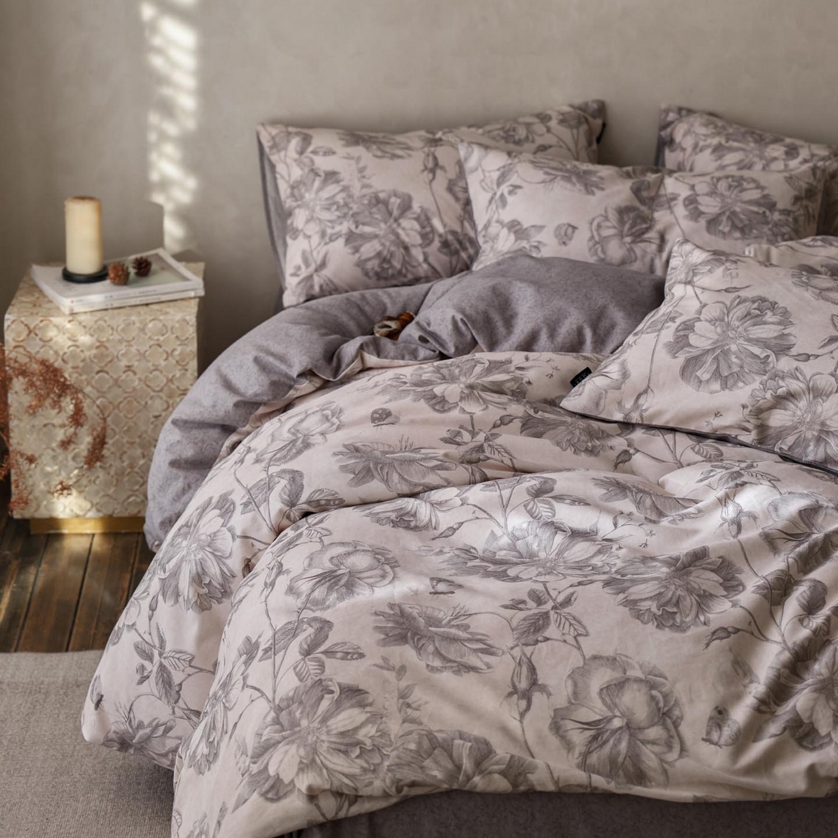 91家纺网 家纺一手货源 找家纺 涵宸家纺 2025新款全棉磨毛印花四件套-御岚 听风-灰