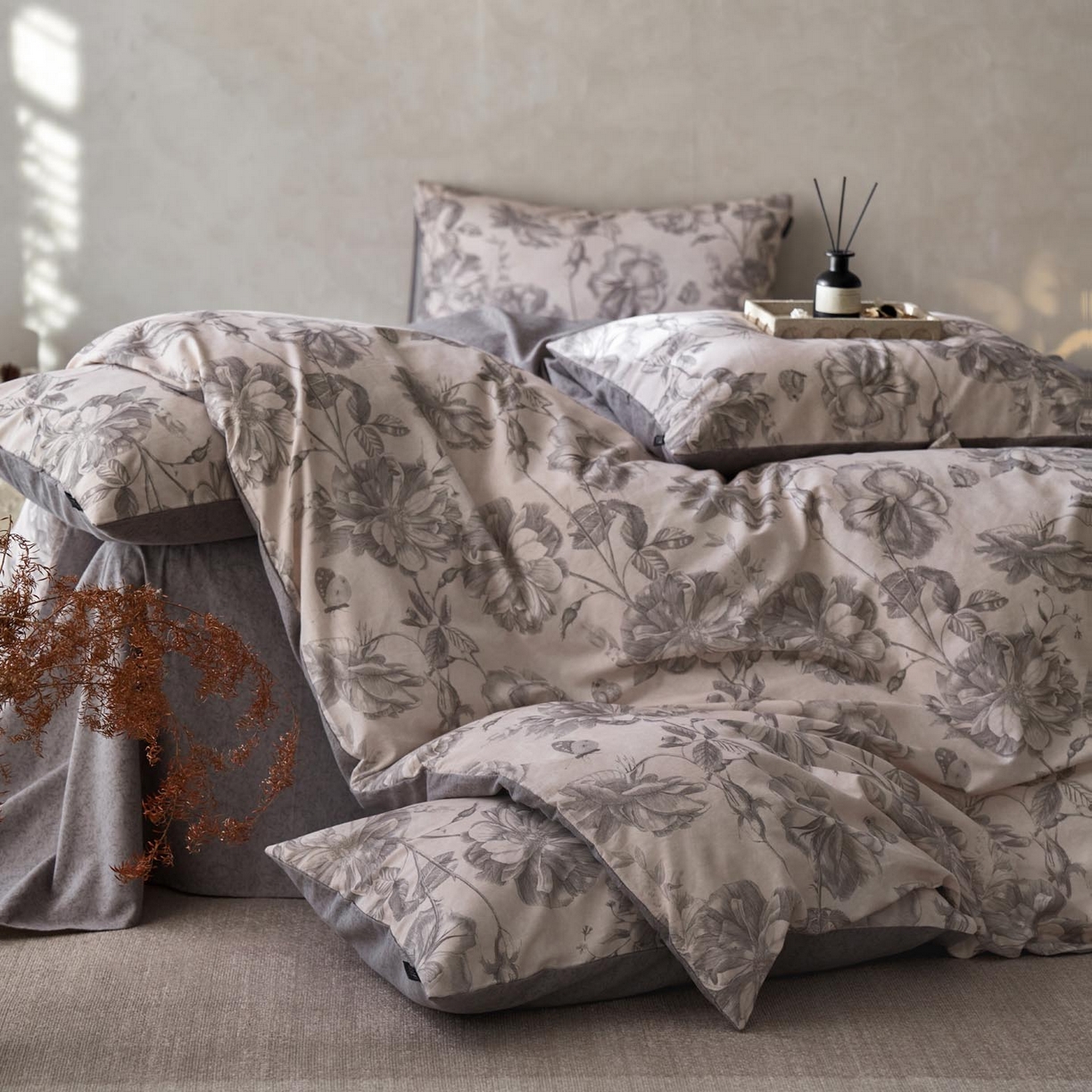 91家纺网 家纺一手货源 找家纺 涵宸家纺 2025新款全棉磨毛印花四件套-御岚 听风-灰